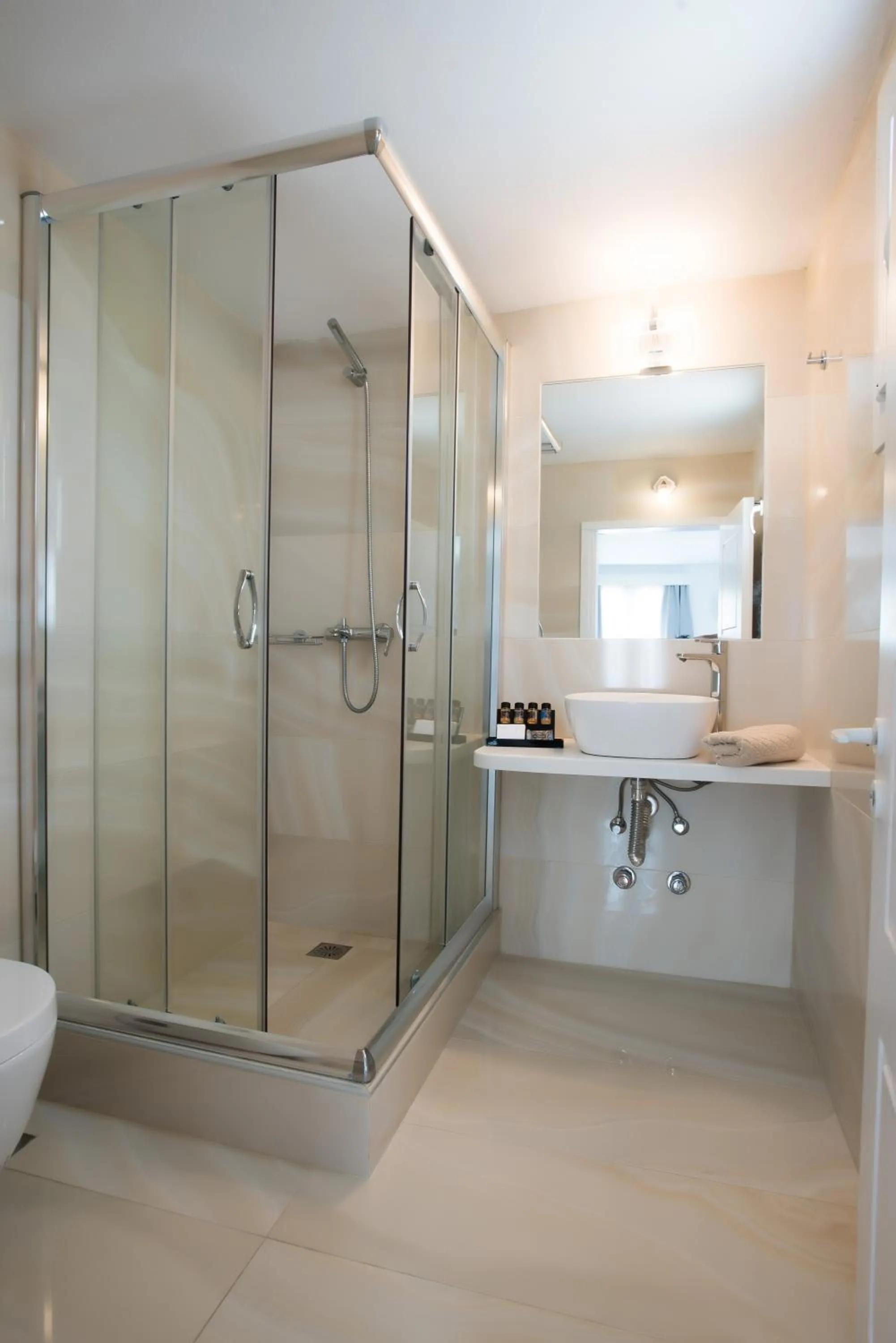 Shower in Hotel Charissi