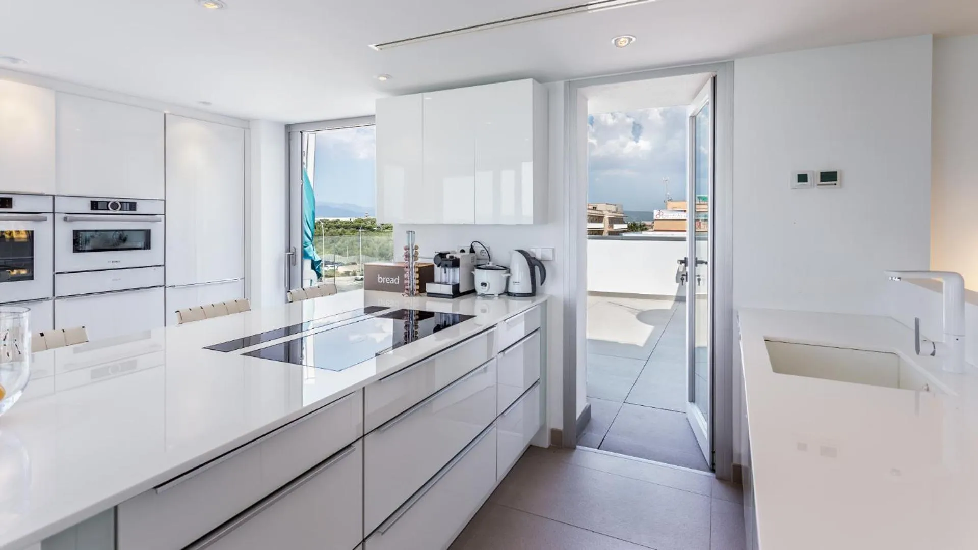 Kitchen or kitchenette in The Hype Beachhouse