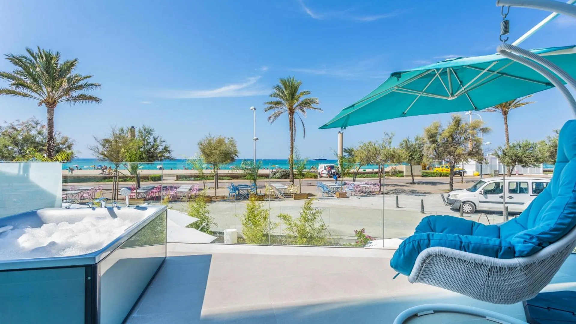 Hot Tub in The Hype Beachhouse