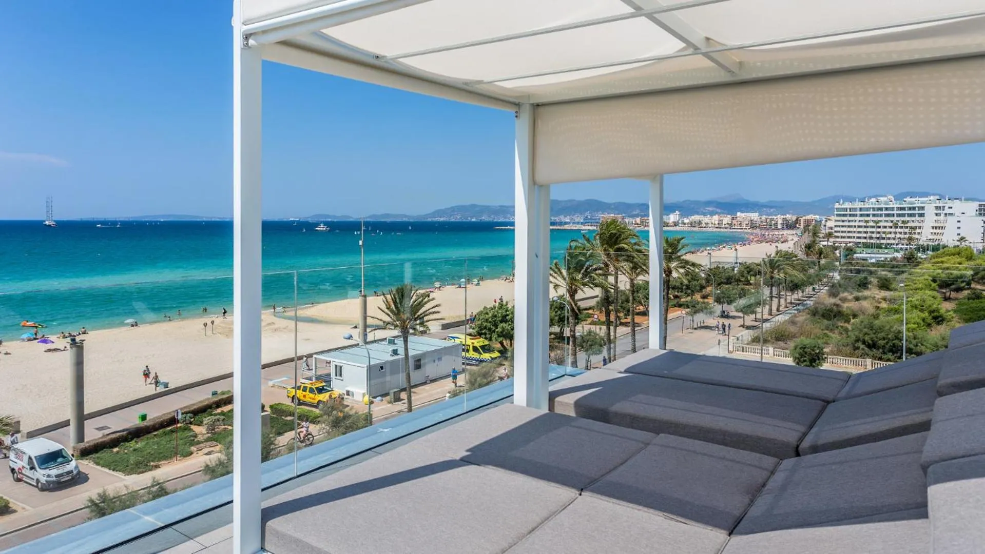 Day in The Hype Beachhouse