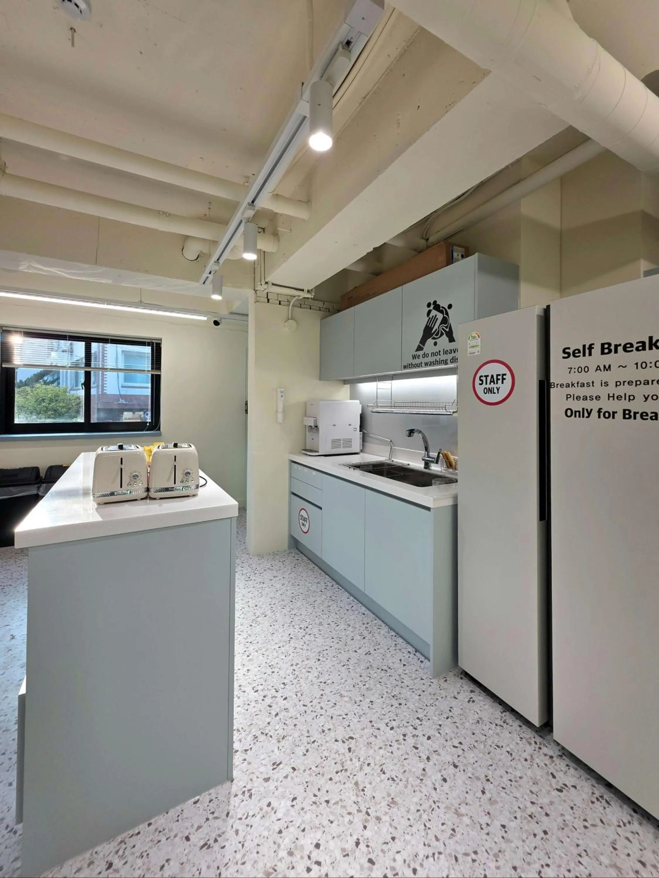 Kitchen or kitchenette in The Cube Hotel