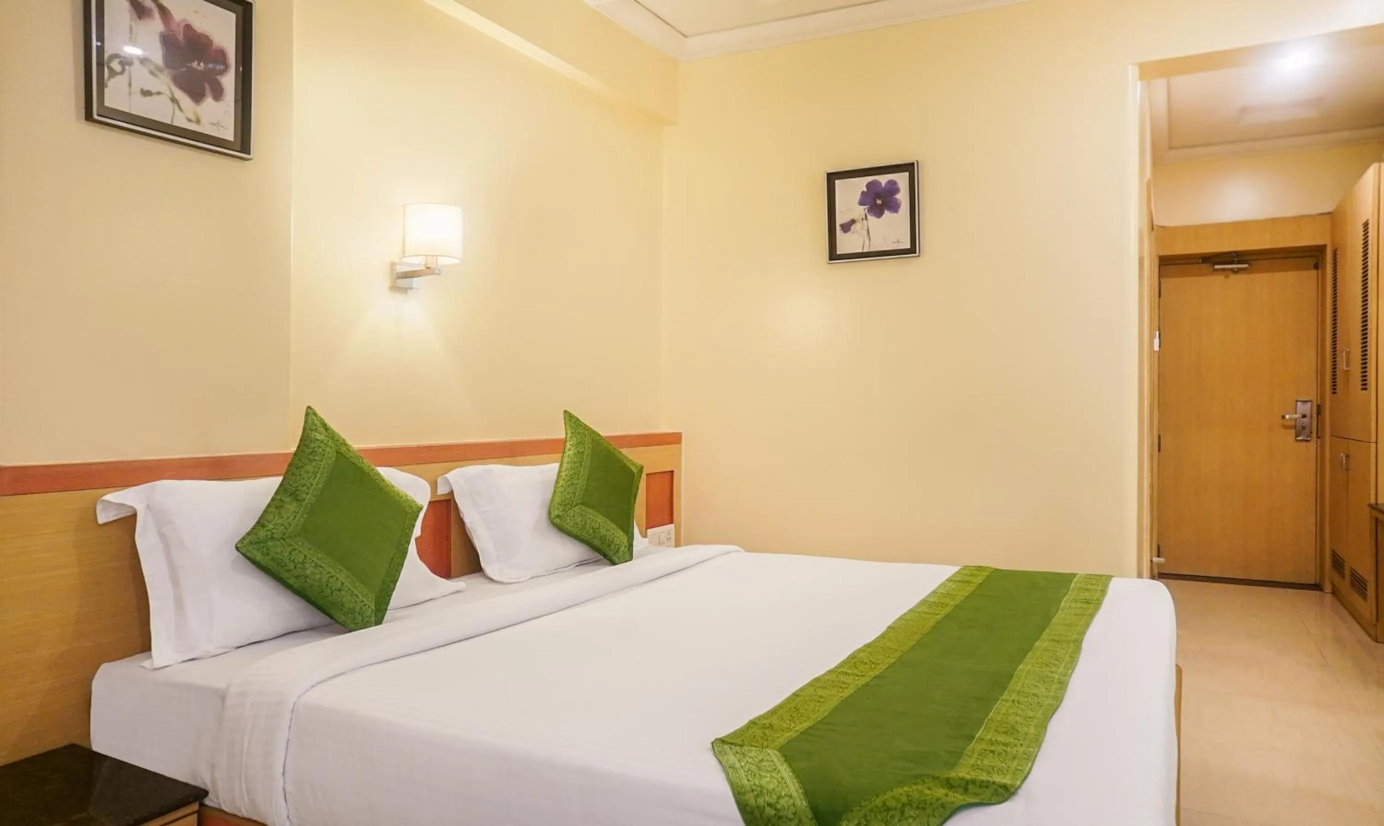 Bed in Treebo Brahma Regency