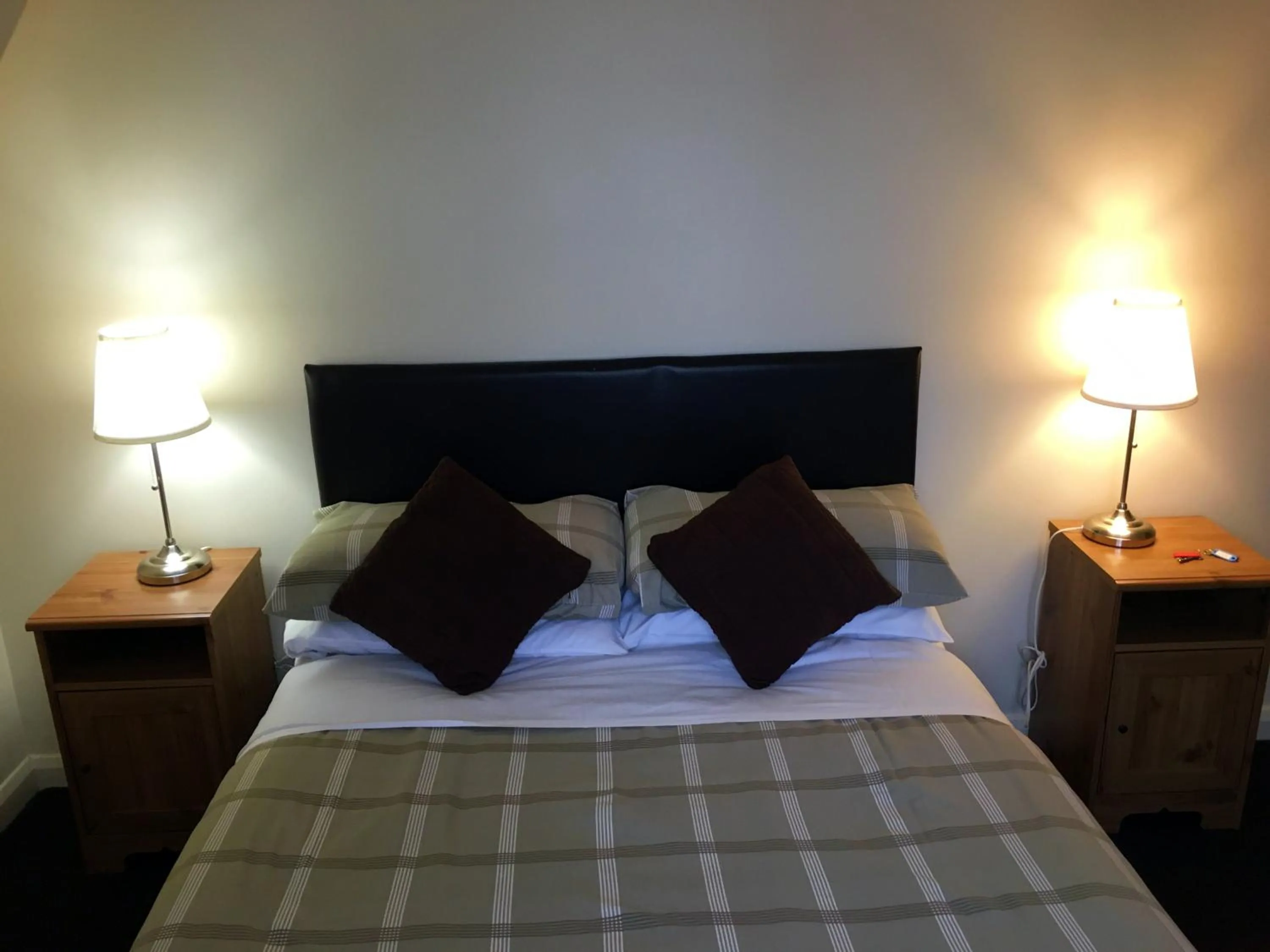 Family, Bed in Redbeck Motel