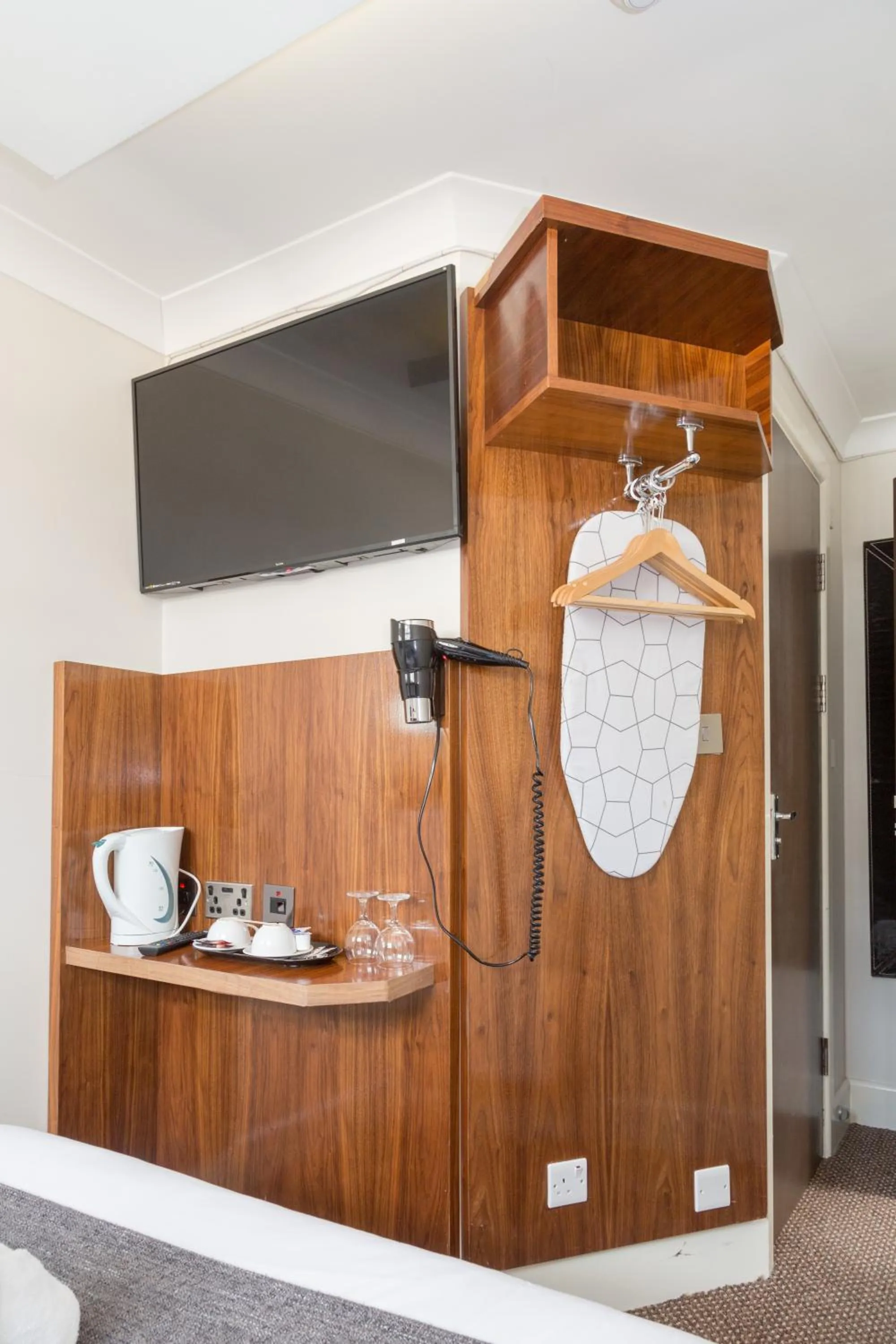 Area and facilities in Chester Hotel