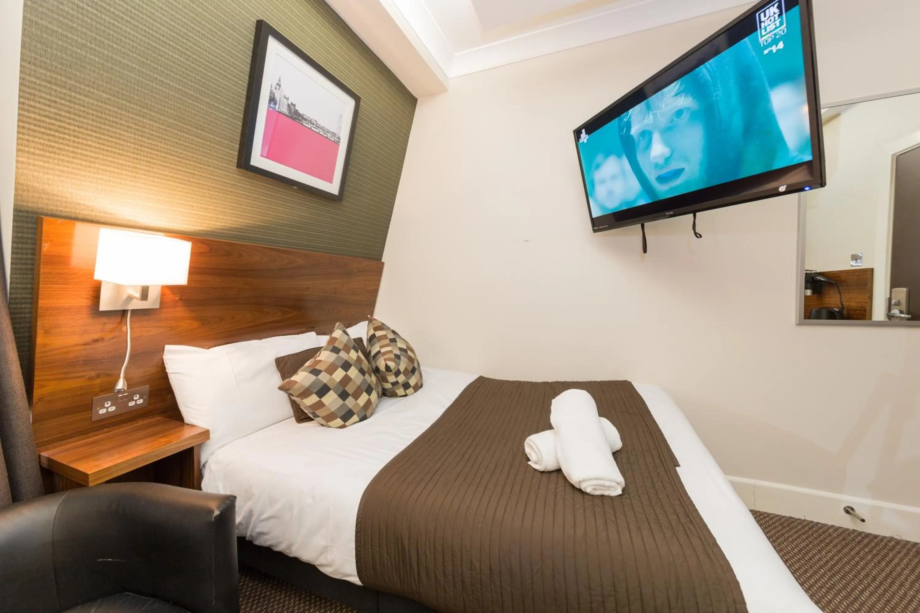 Bedroom, Bed in Chester Hotel