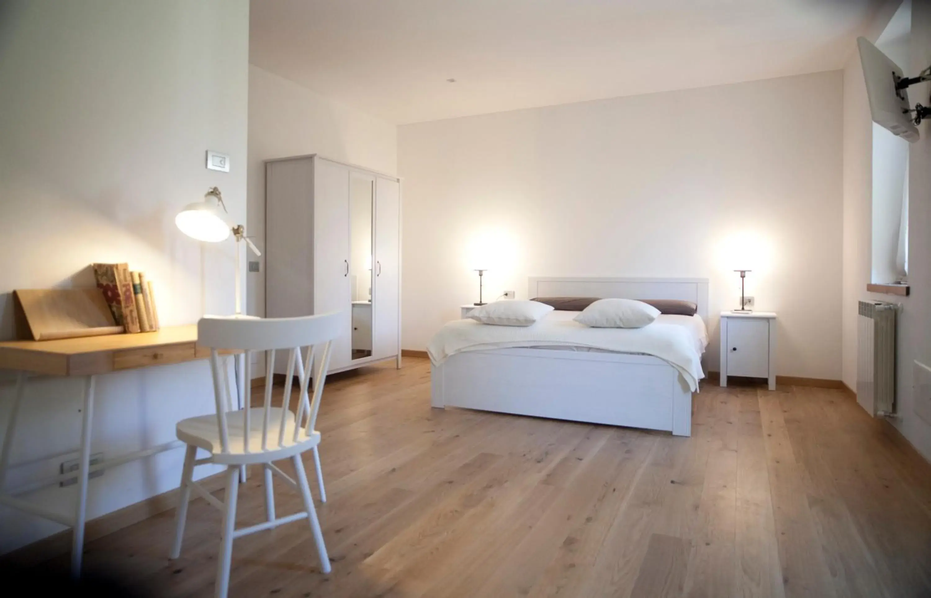 Double Room with Garden View in Cascina Borgofrancone Double Room with Garden View in Cascina Borgofrancone