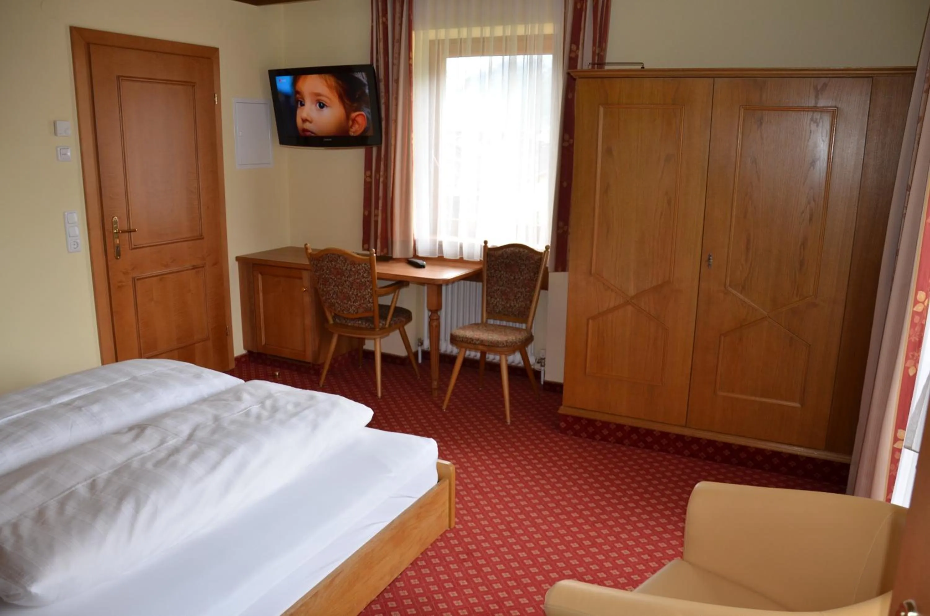 TV and multimedia, Bed in Hotel-Pension Strolz