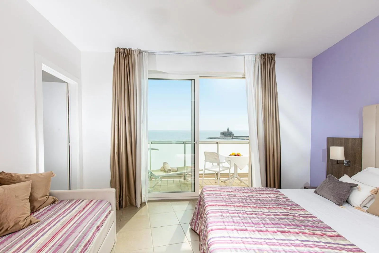 Bed in Hotel Karinzia