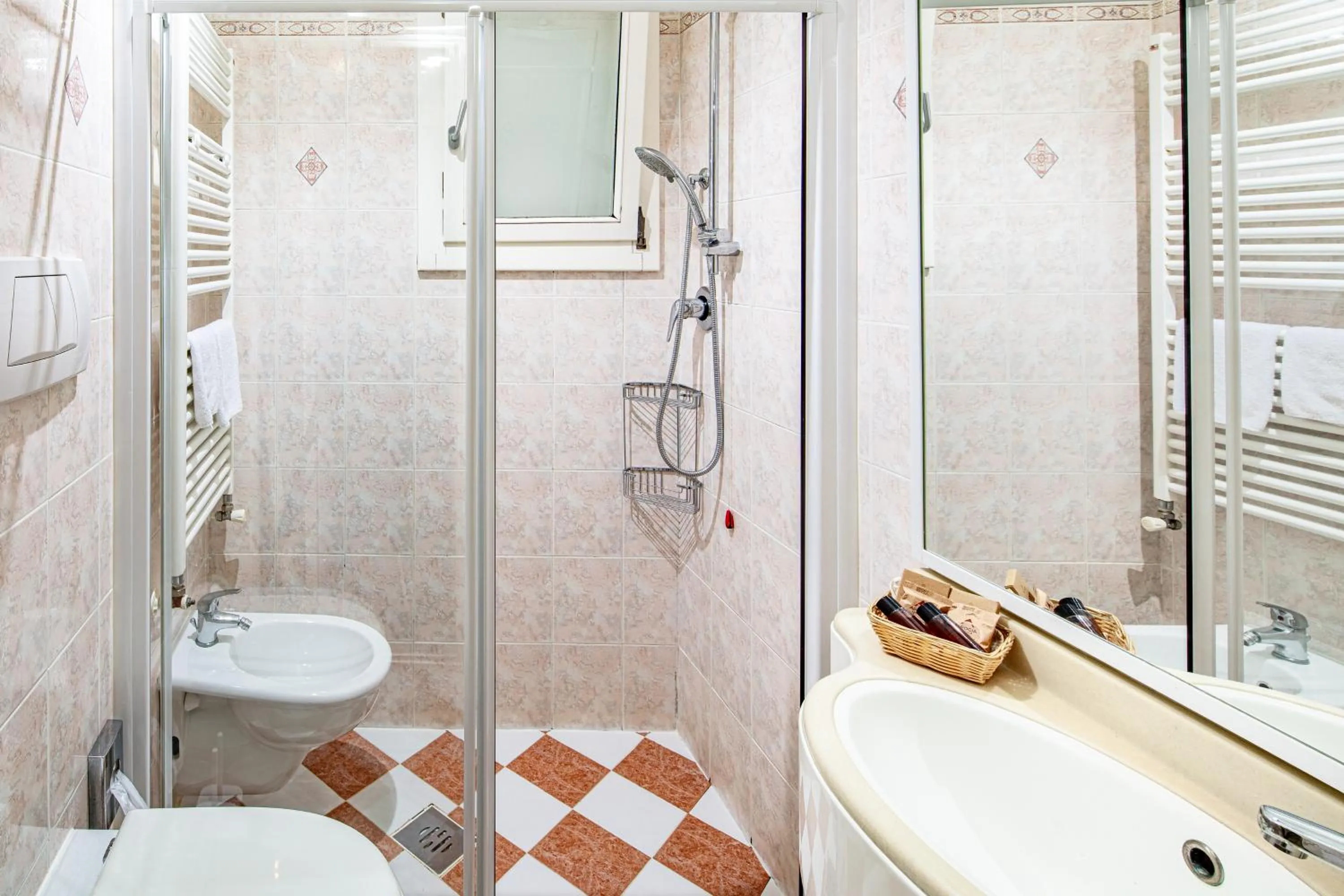 Breakfast in Hotel Karinzia