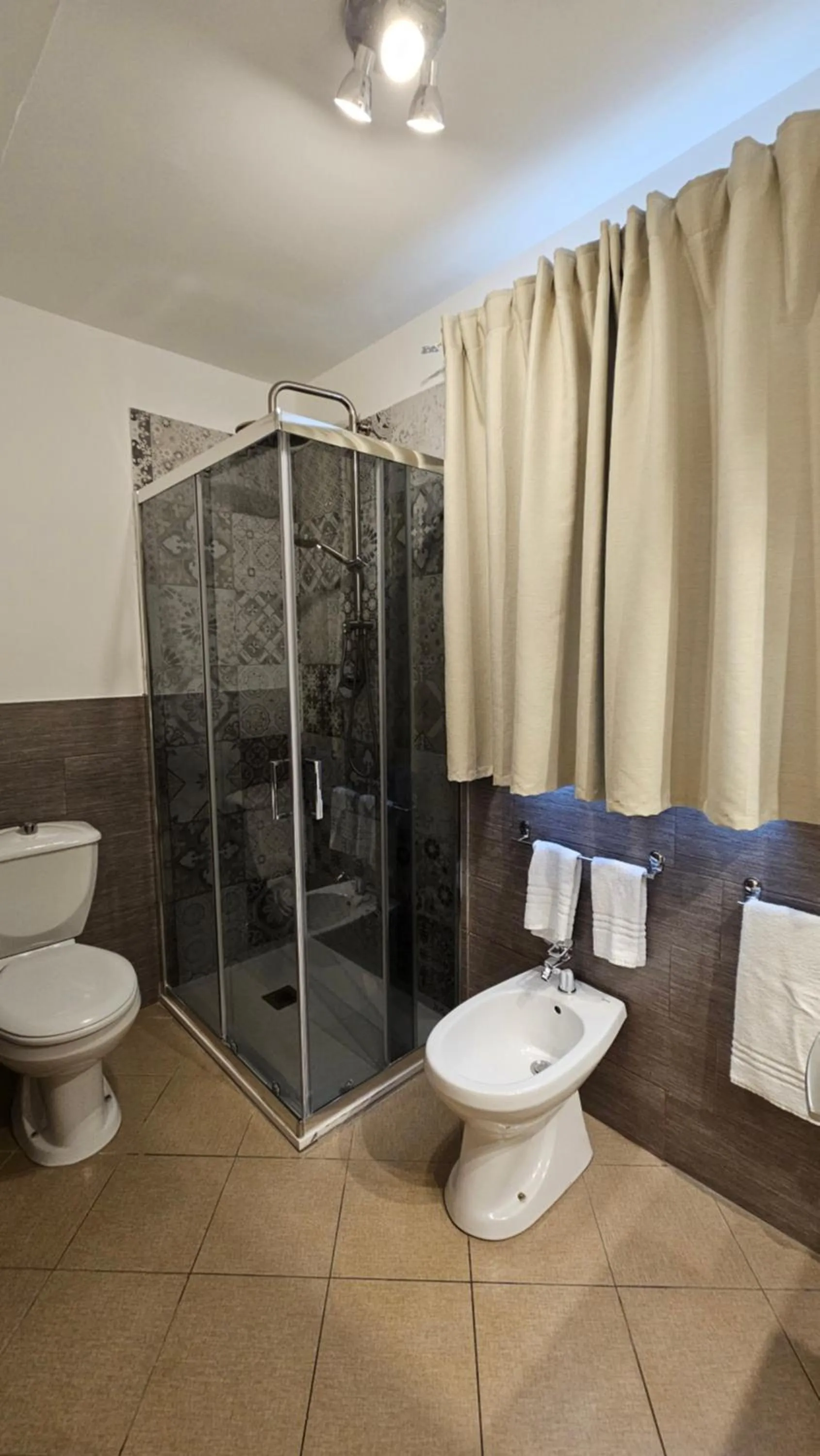 Shower in B&B Triskèles Adult Only