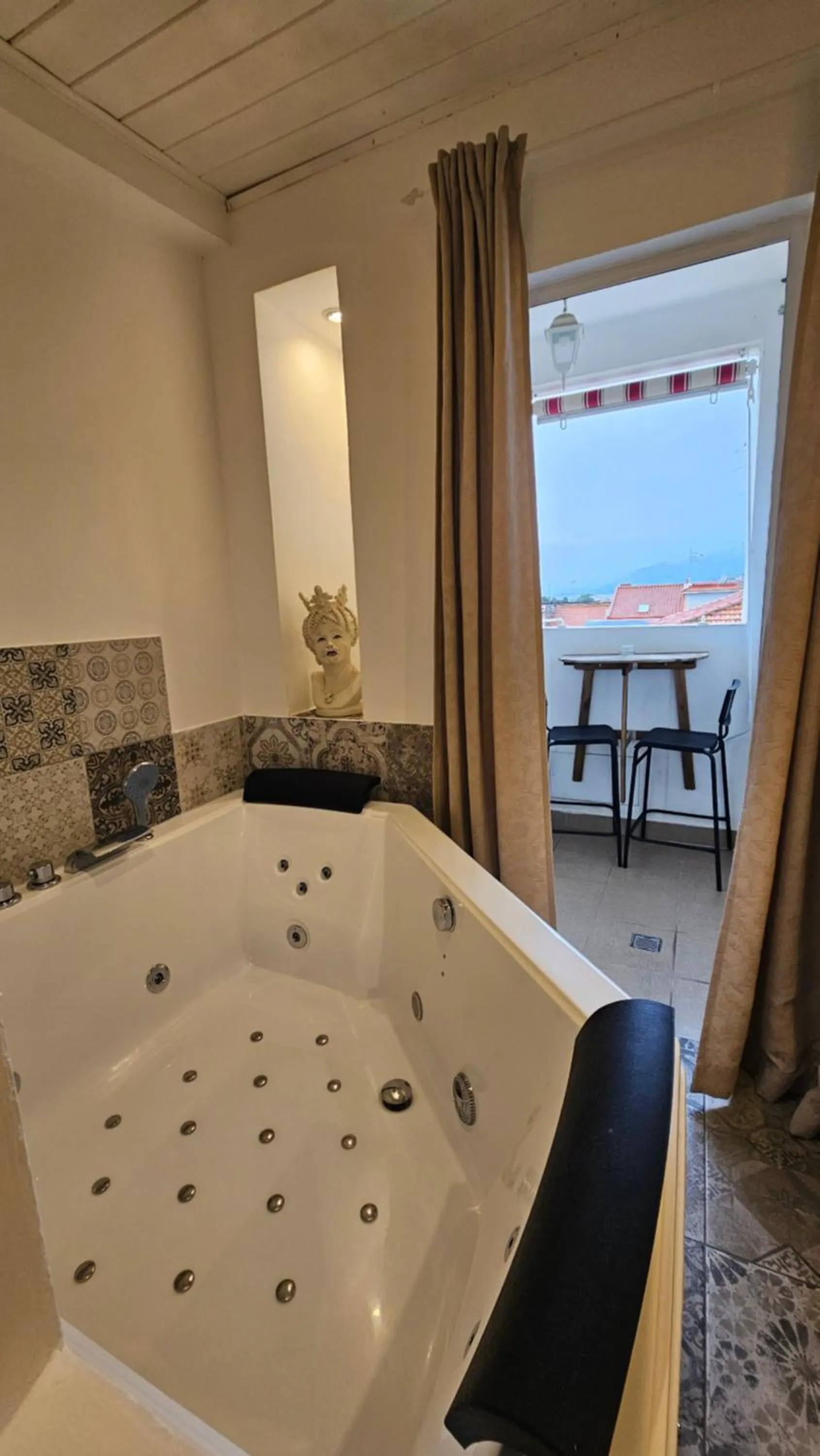 Hot Tub in B&B Triskèles Adult Only