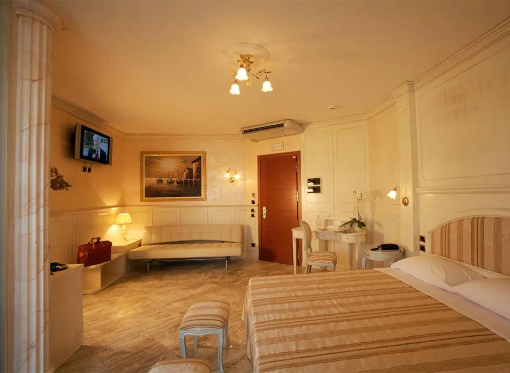 Photo of the whole room, Bed in Hotel Boracay