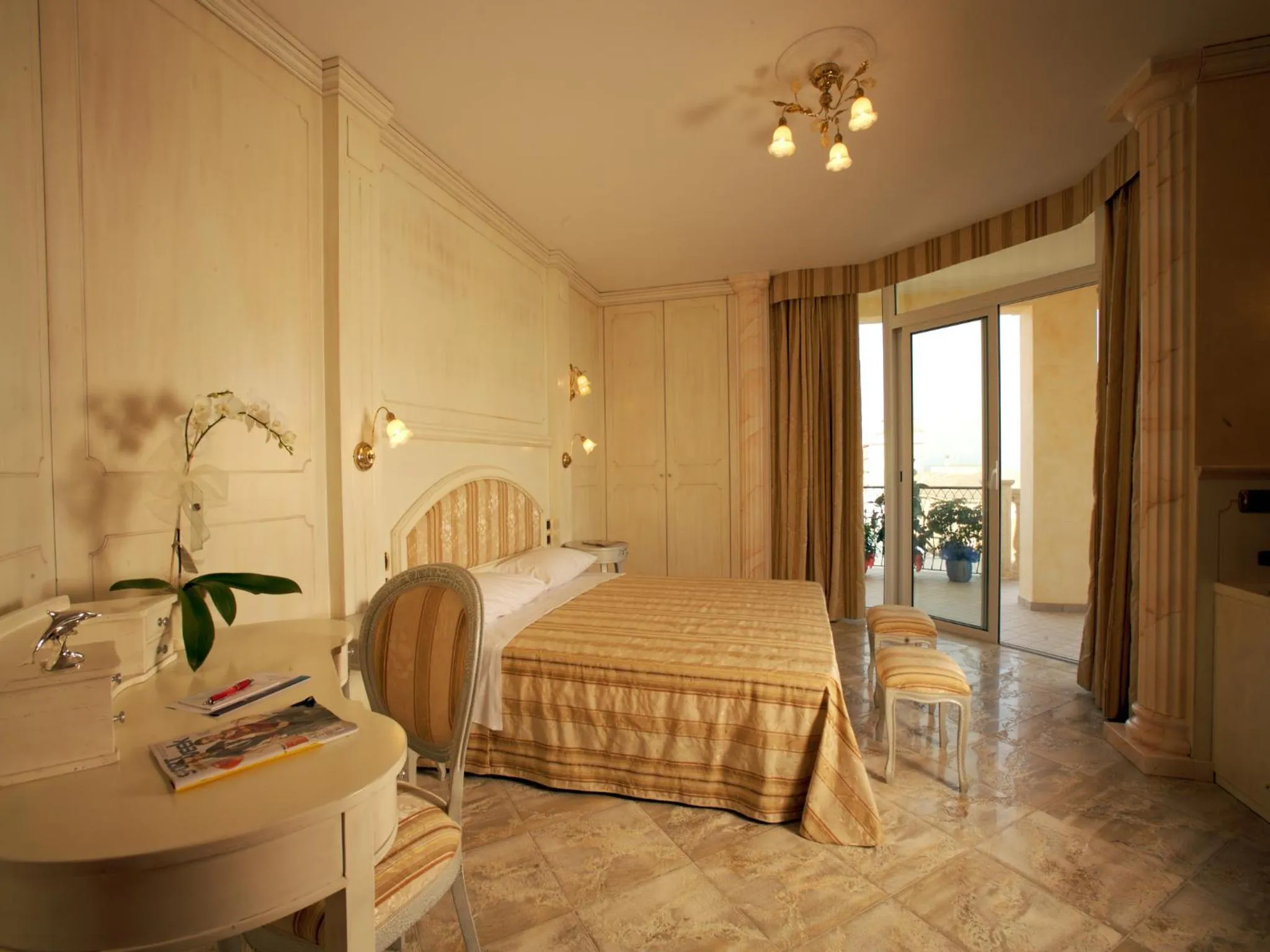 Photo of the whole room, Bed in Hotel Boracay