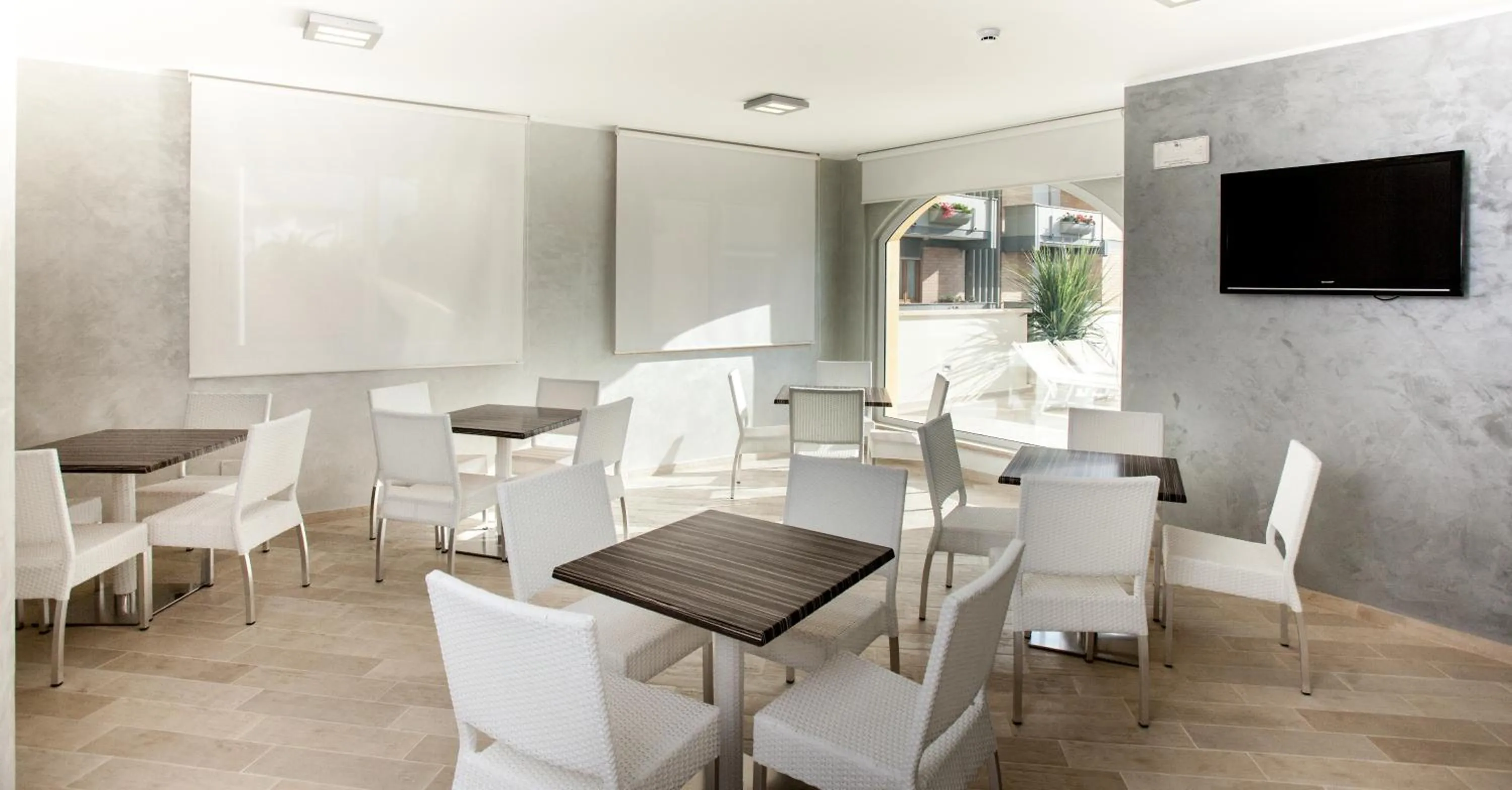 Restaurant/places to eat in Hotel Boracay