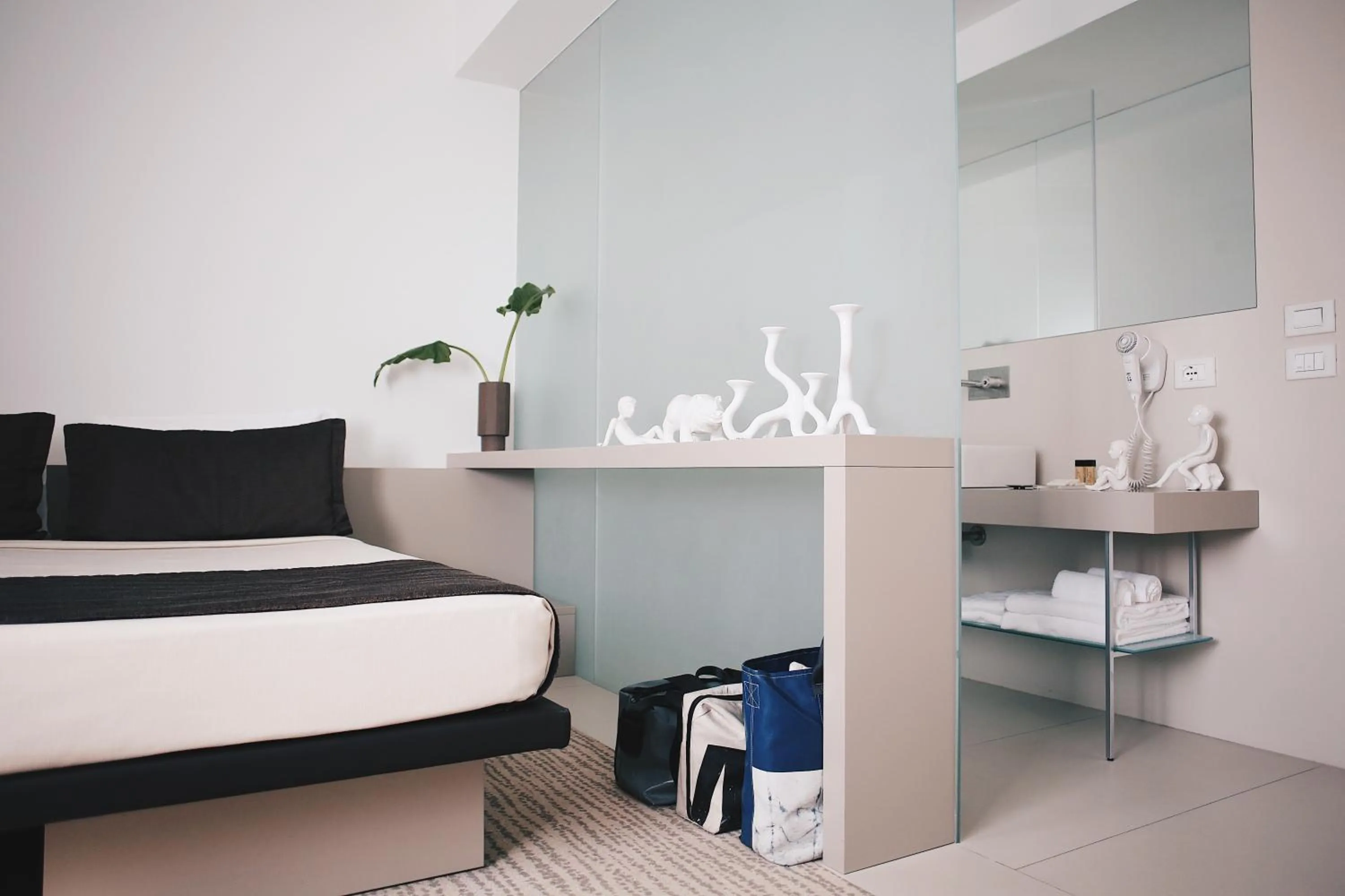 Shower, Bed in Le Nove Hotel