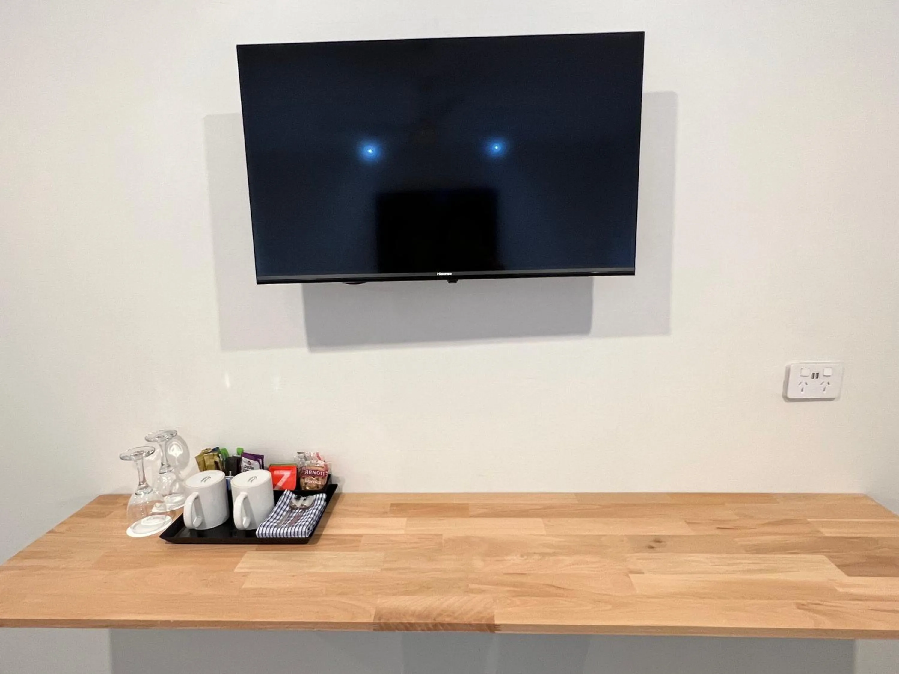 TV and multimedia in Stay at Alice Springs Hotel