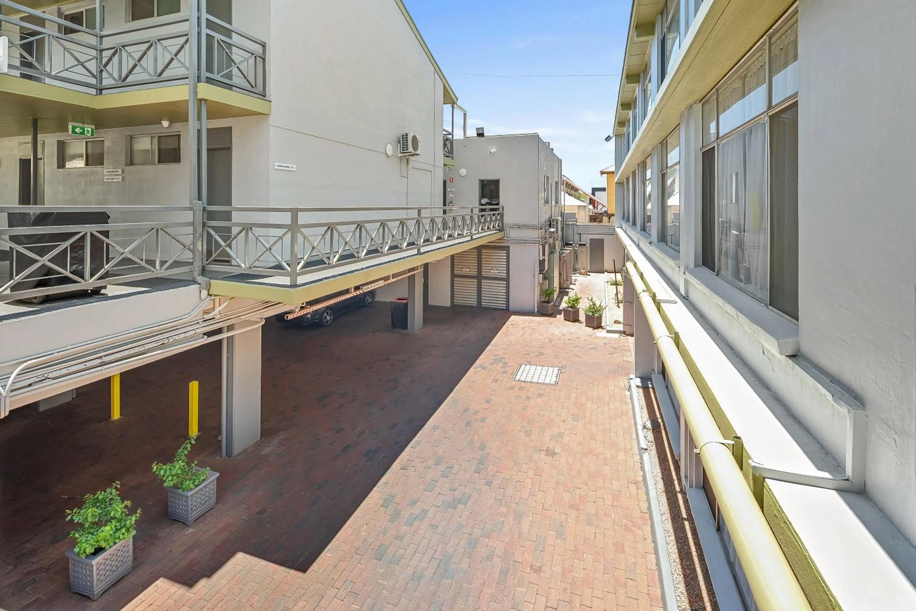 Parking in Stay at Alice Springs Hotel