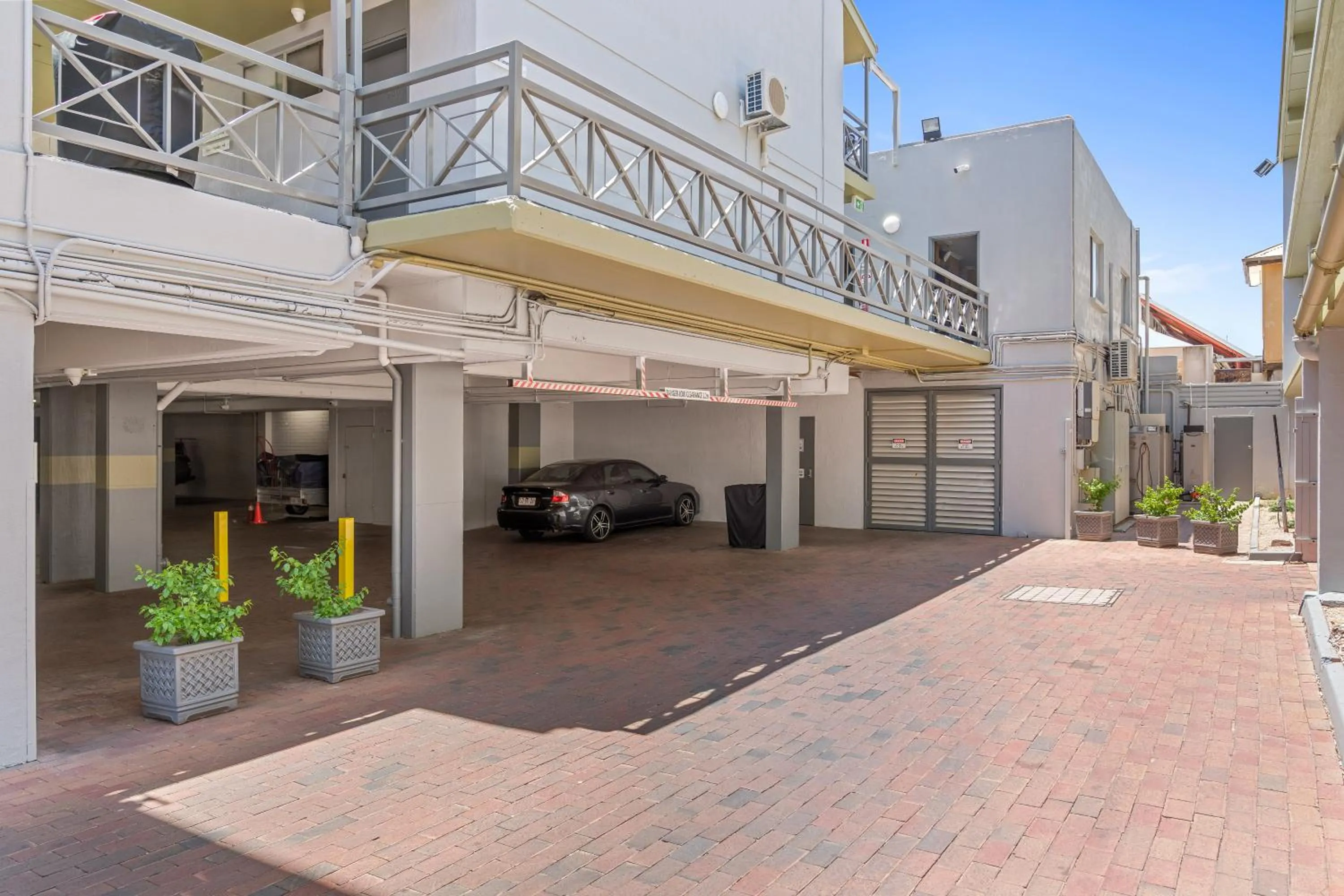 Parking in Stay at Alice Springs Hotel