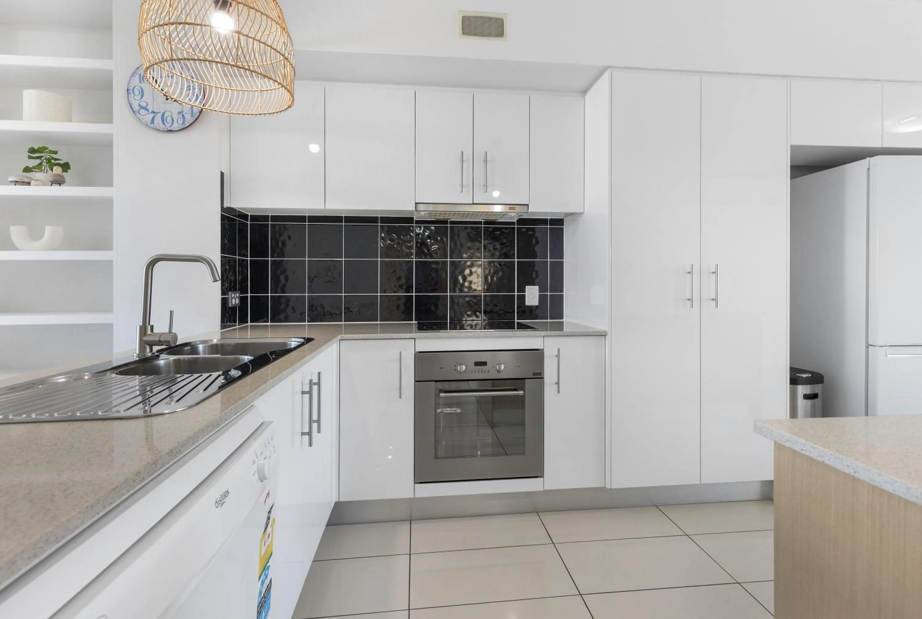 Kitchen or kitchenette in Beaches on Lammermoor Apartments