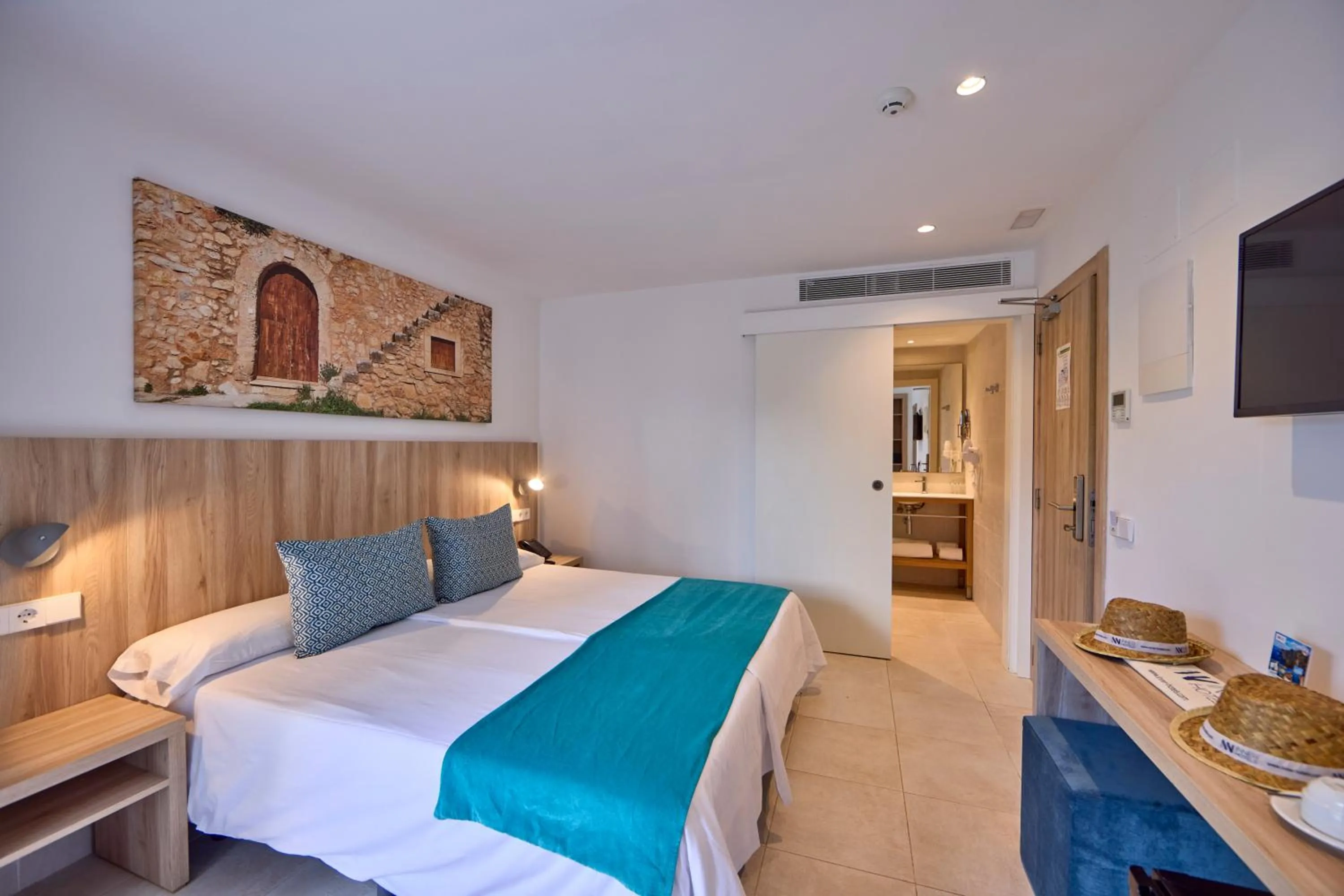 Photo of the whole room, Bed in INNER Hotel Rupit "Adults Only"