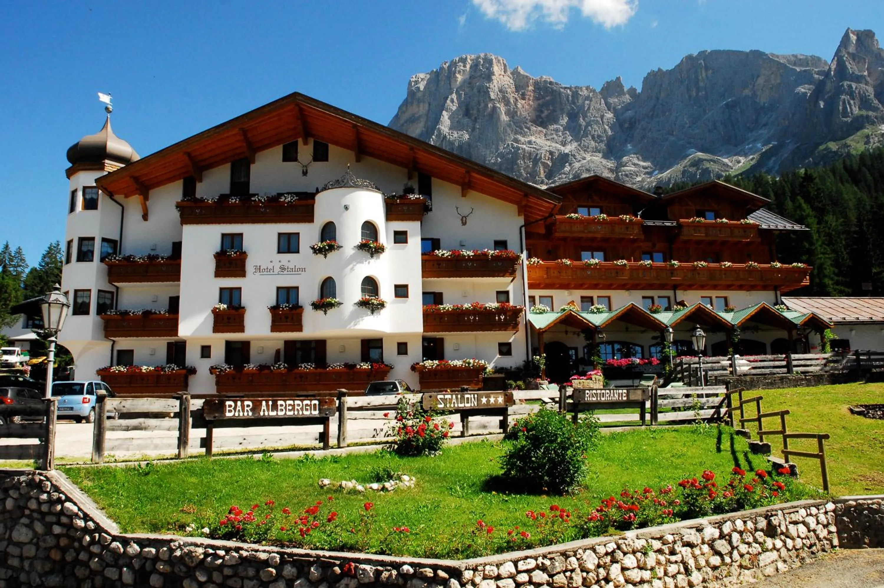 Facade/entrance in Hotel Stalon Alpine Chic