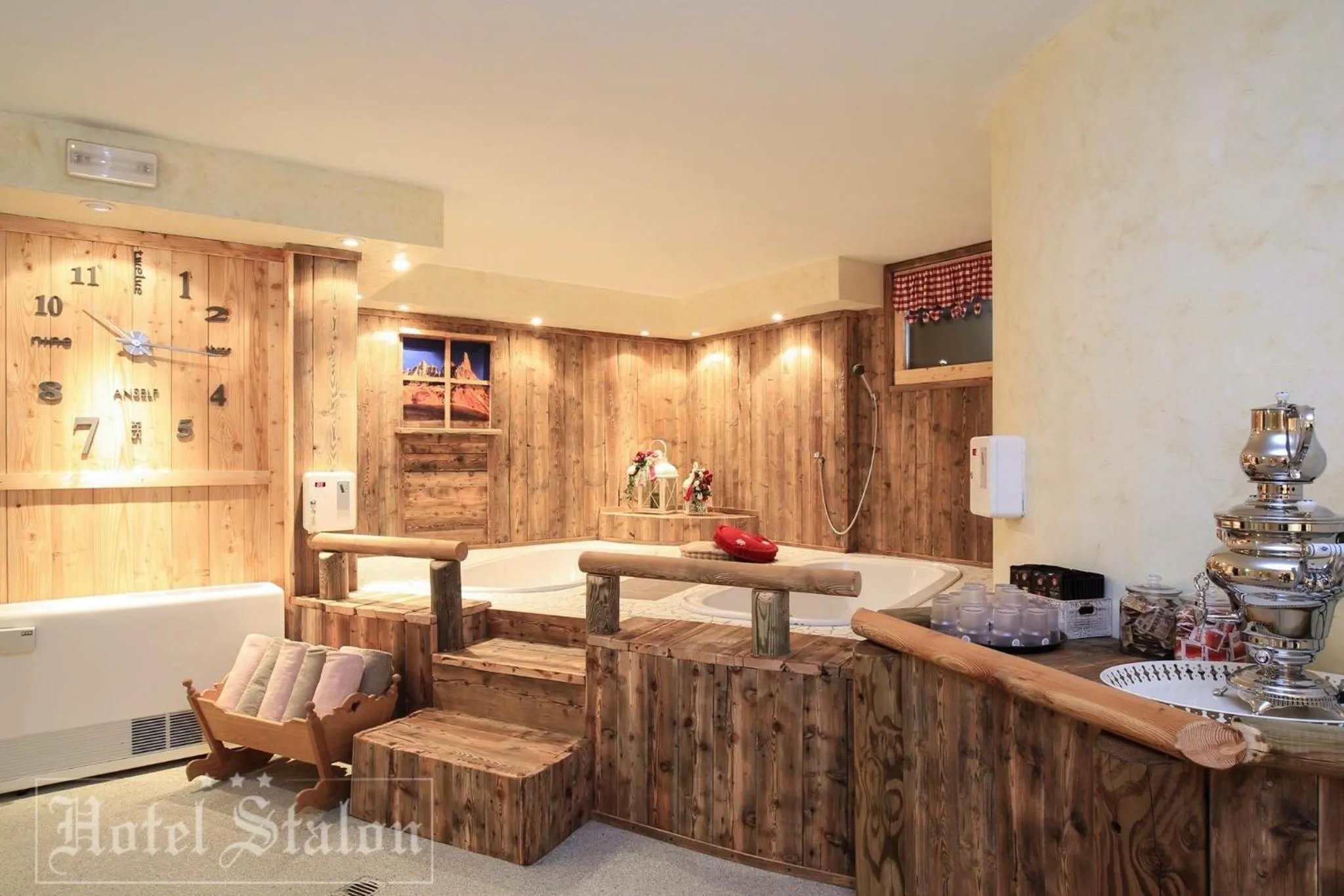 Hot Tub in Hotel Stalon Alpine Chic