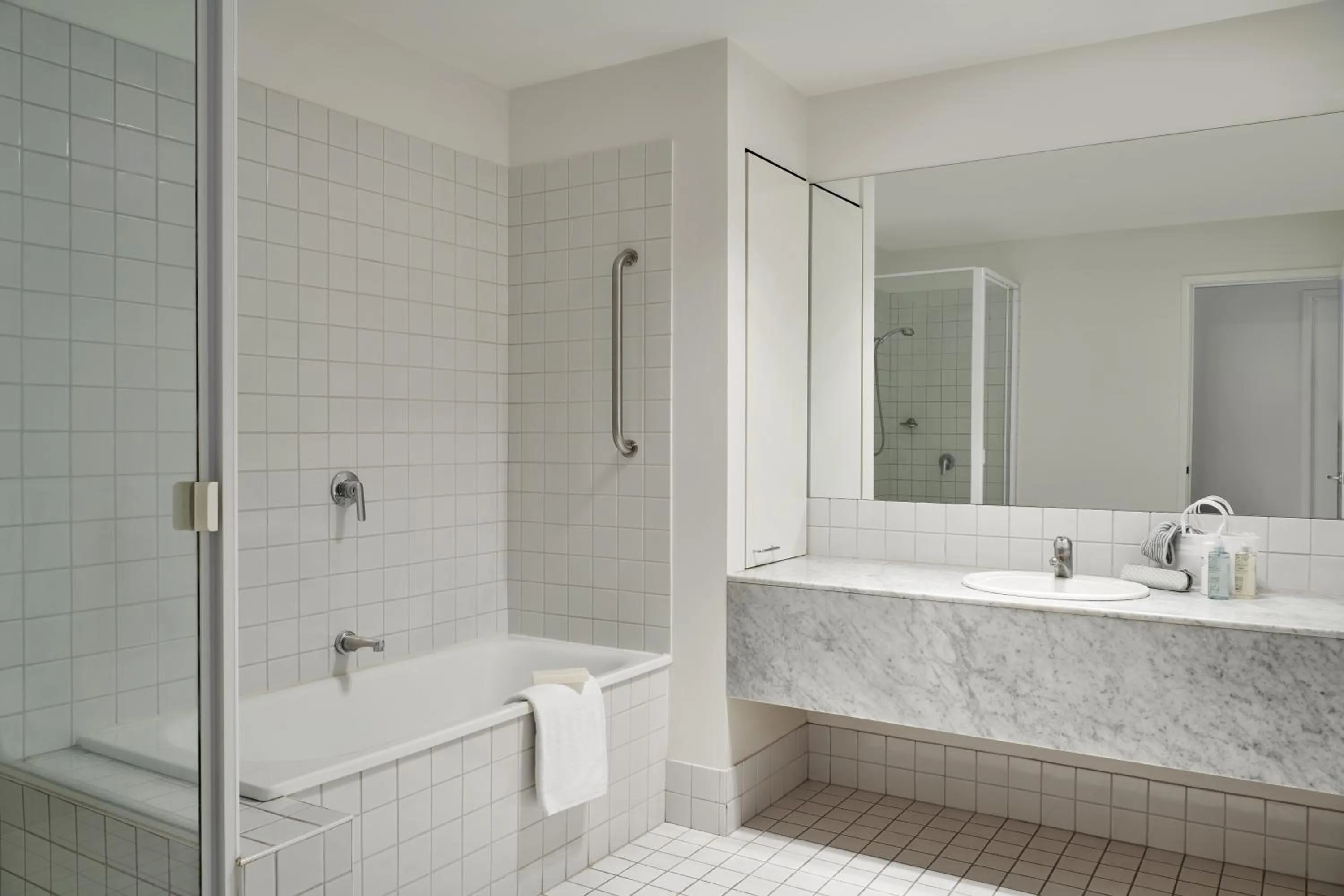 Bathroom in Punthill Apartment Hotel - Manhattan