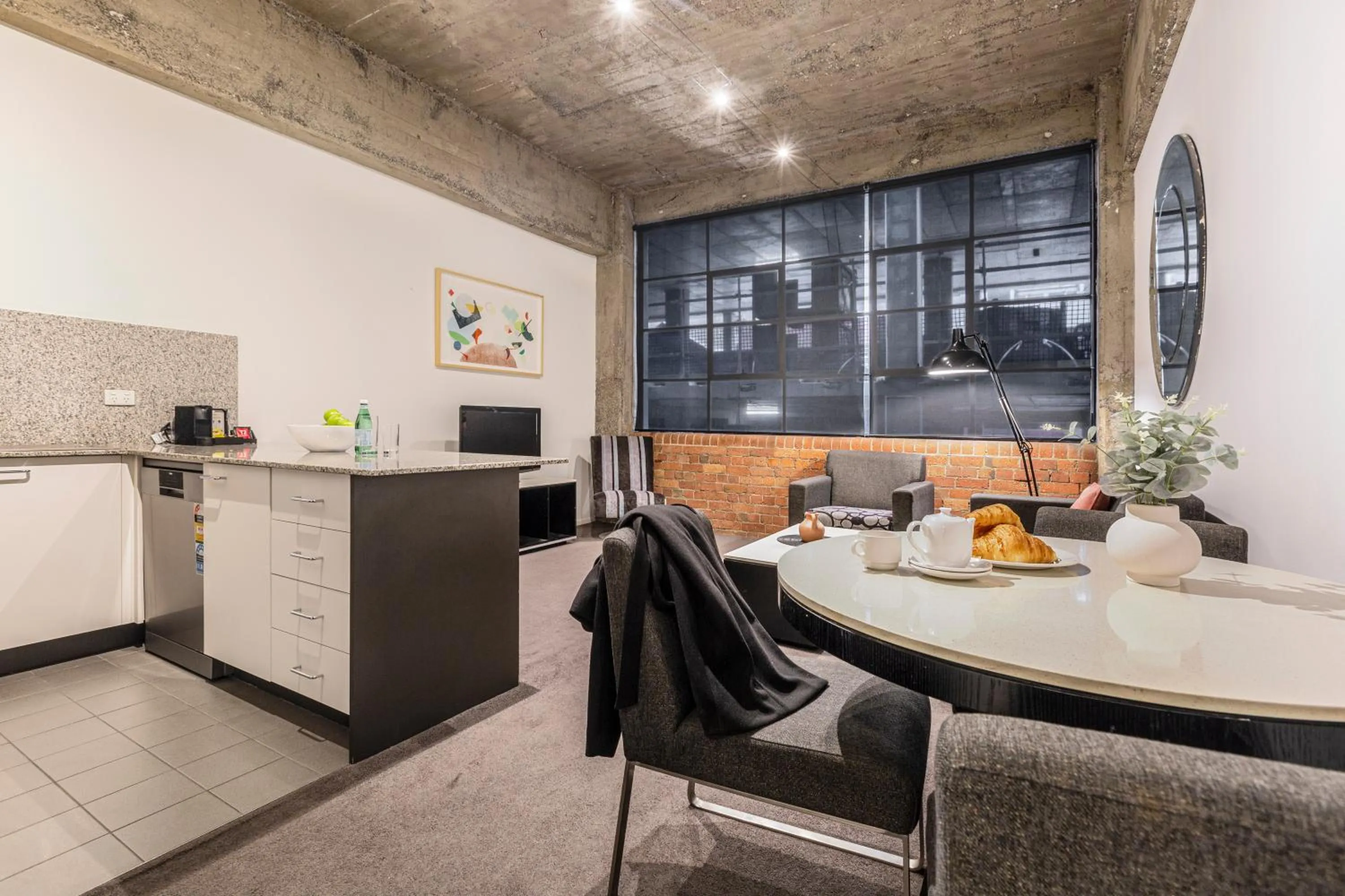 Kitchen or kitchenette in Punthill Apartment Hotel - Manhattan