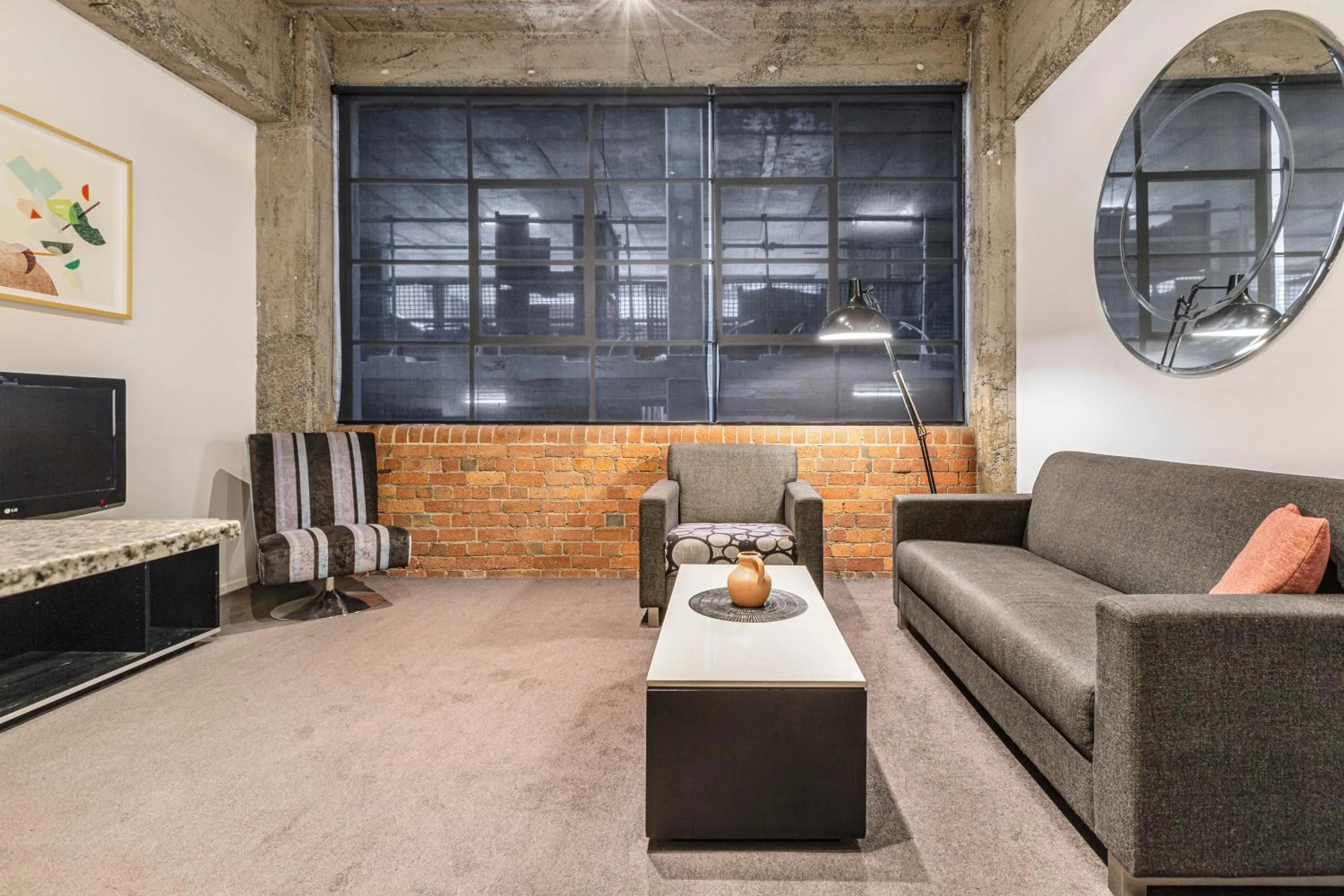 TV and multimedia in Punthill Apartment Hotel - Manhattan