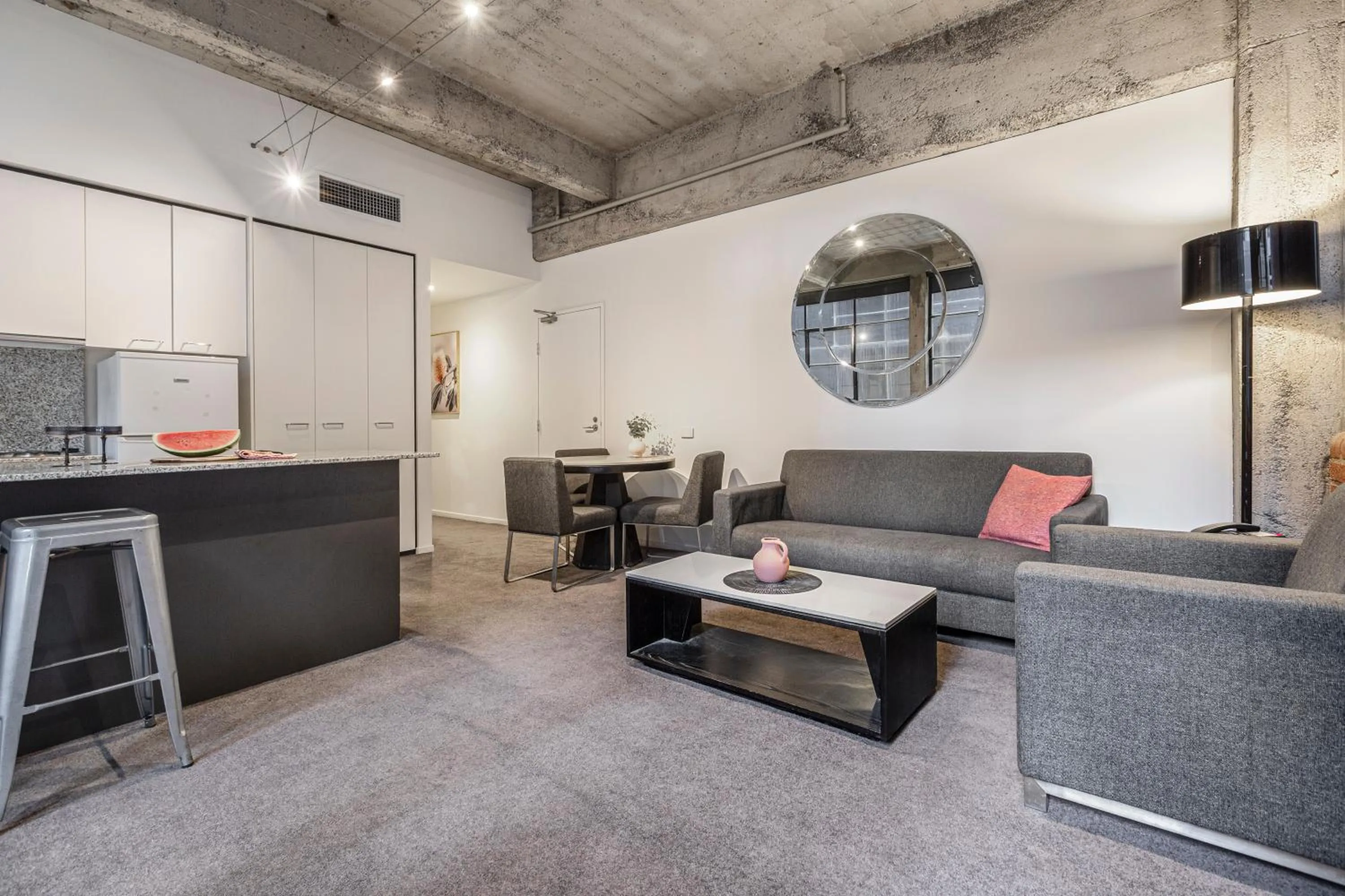 Living room in Punthill Apartment Hotel - Manhattan