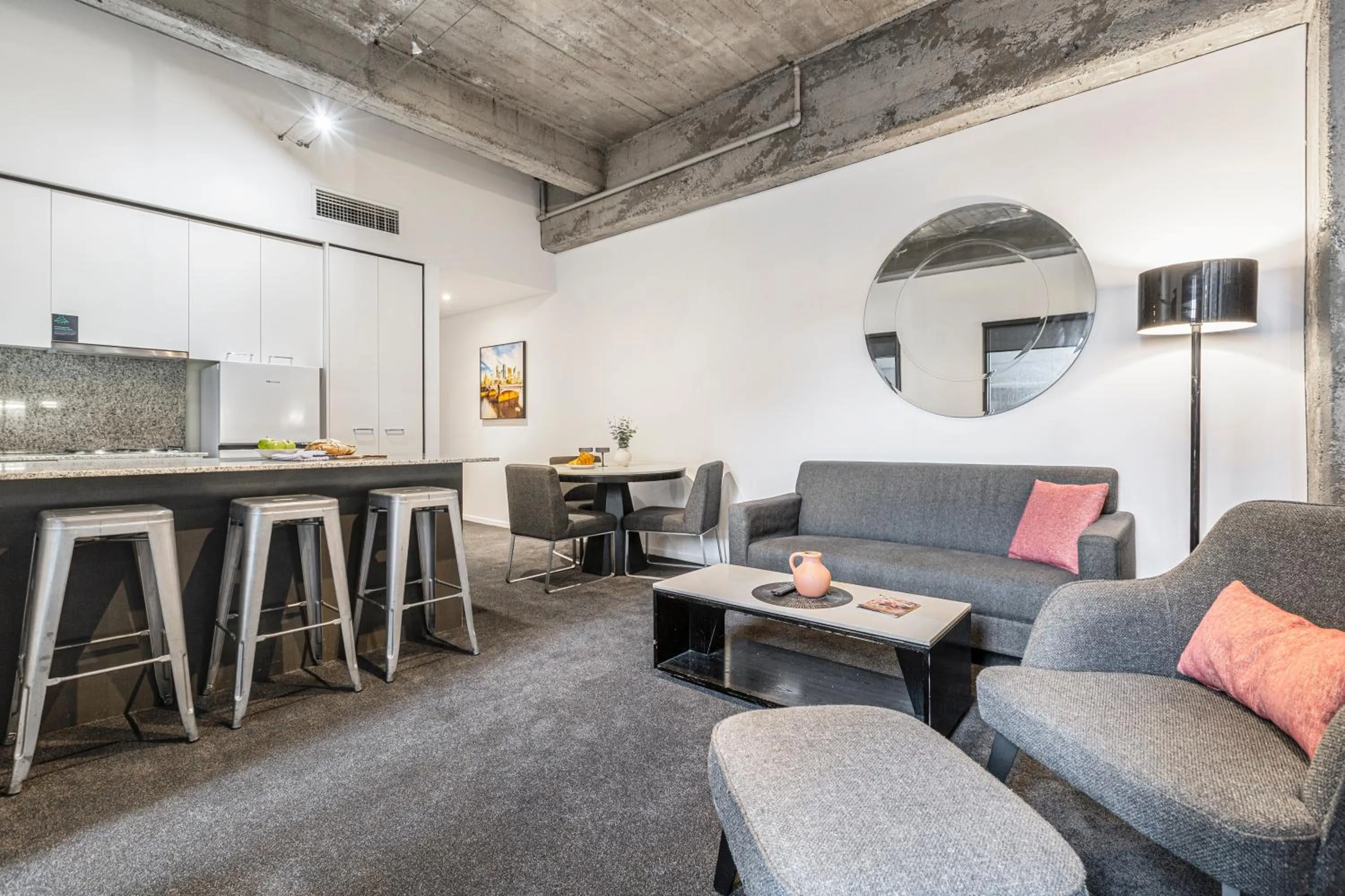 Living room in Punthill Apartment Hotel - Manhattan