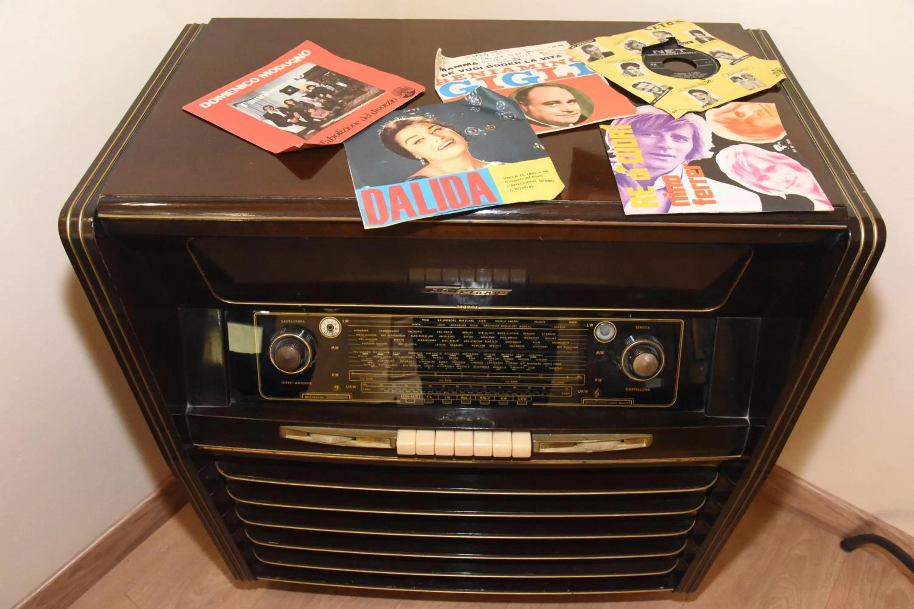 Decorative detail in Albergo La Rosetta
