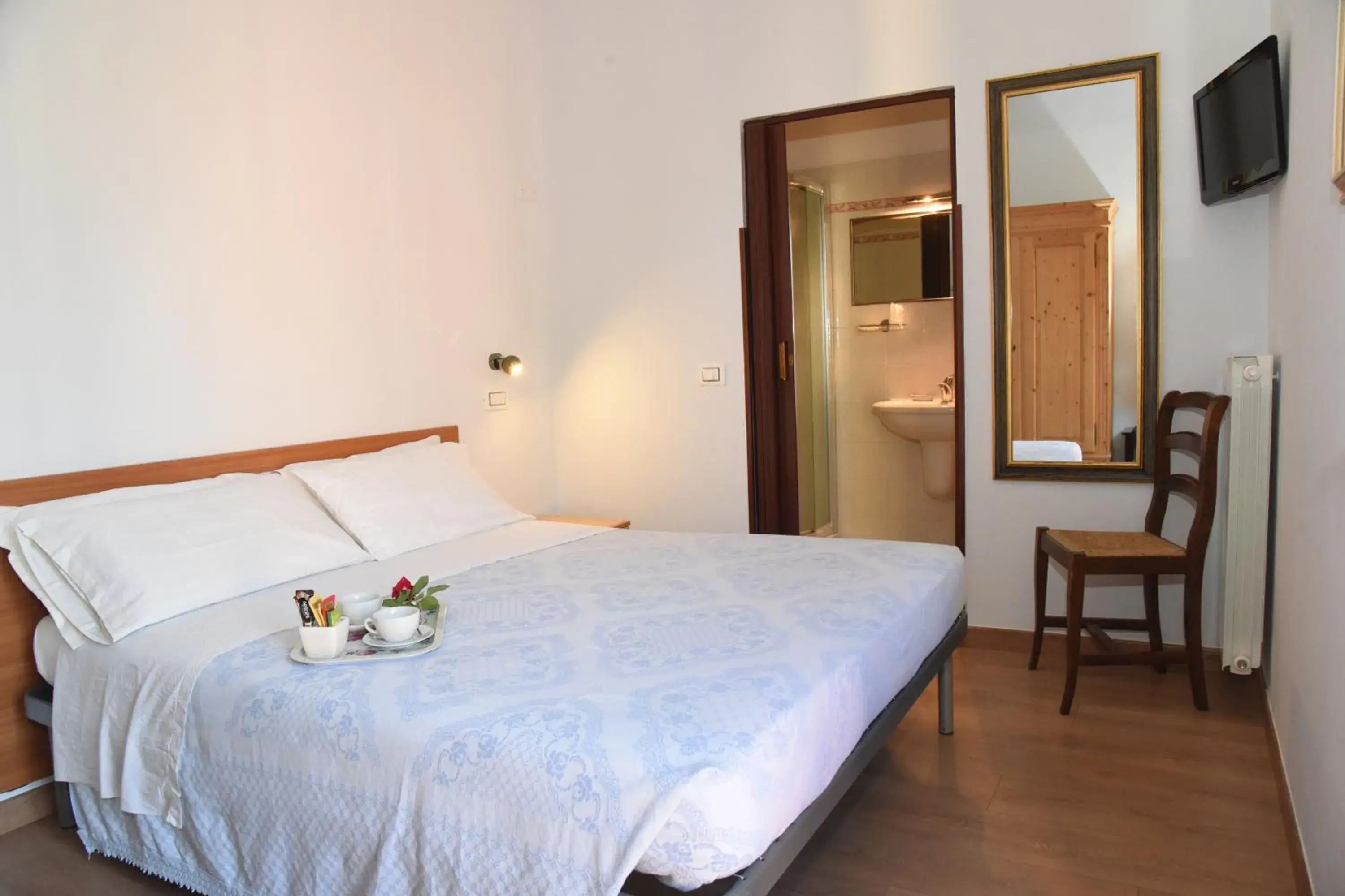 Double Room with Private Bathroom - single occupancy in Albergo La Rosetta Double Room with Private Bathroom - single occupancy in Albergo La Rosetta