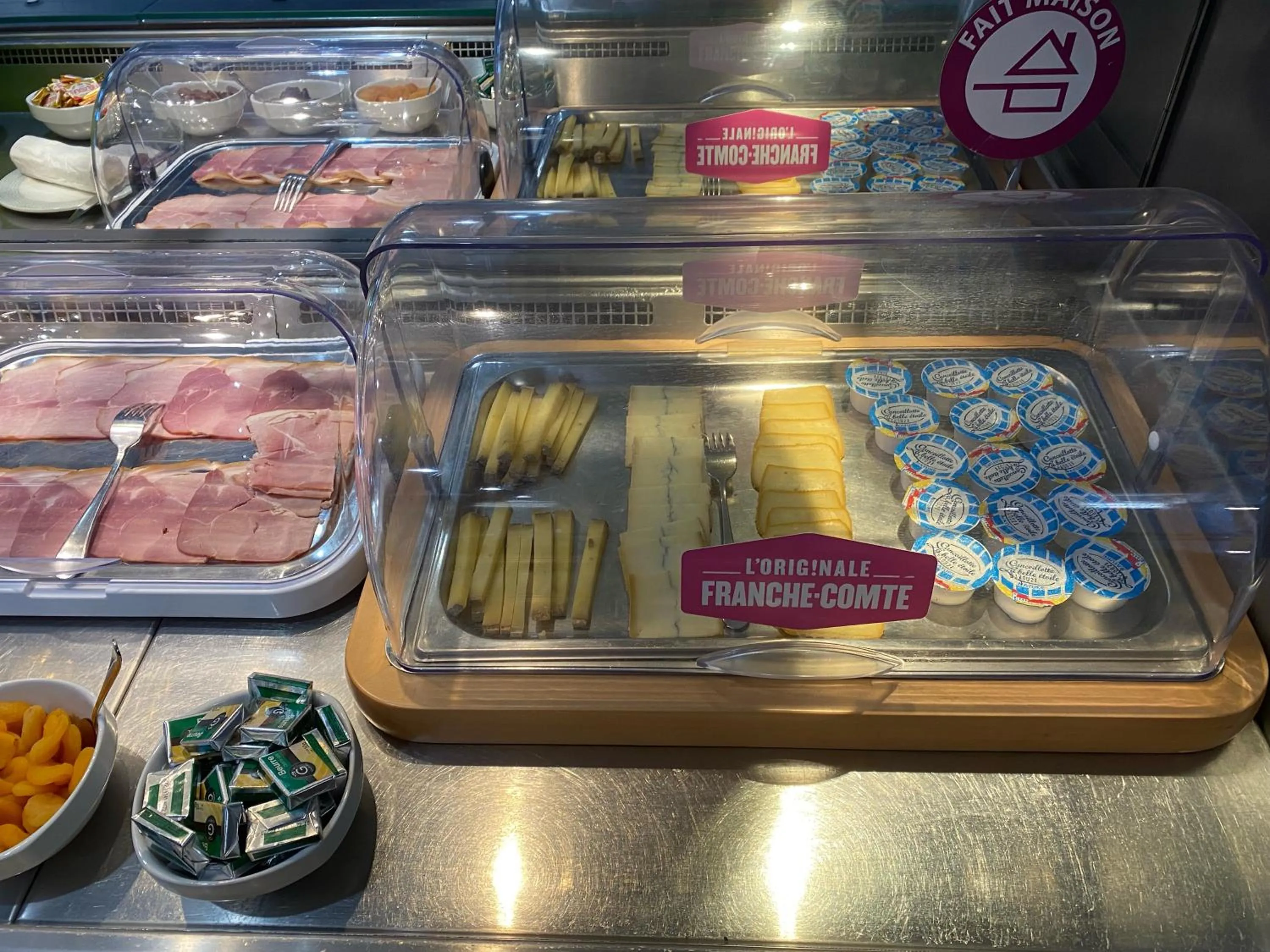 Food in Hotel Restaurant Vesontio