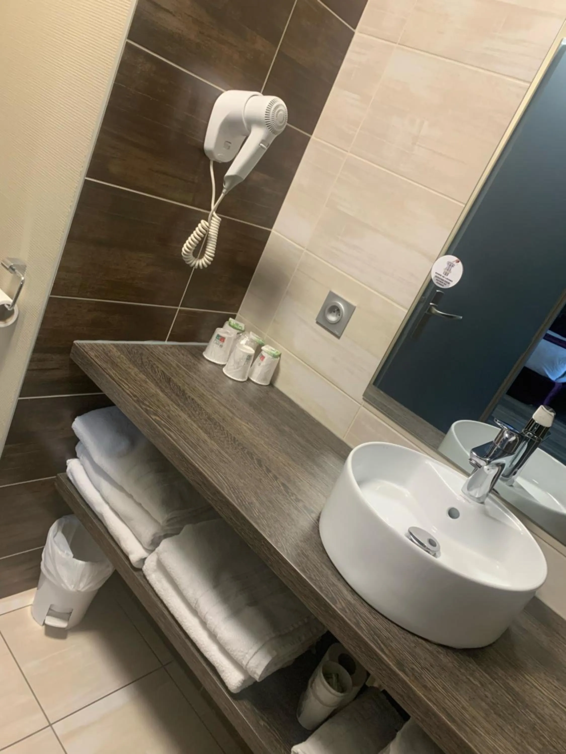 Bathroom in Hotel Restaurant Vesontio