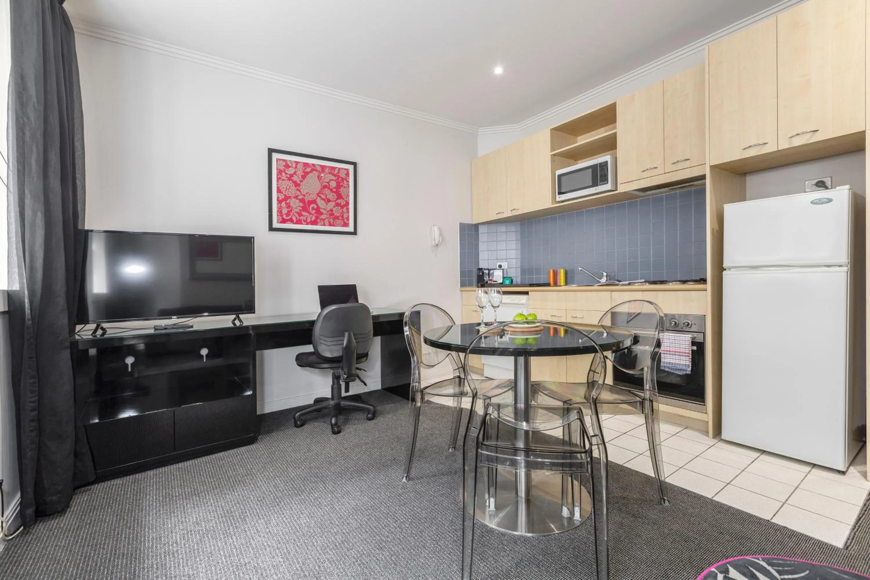 TV and multimedia in Punthill Apartment Hotel - Flinders Lane