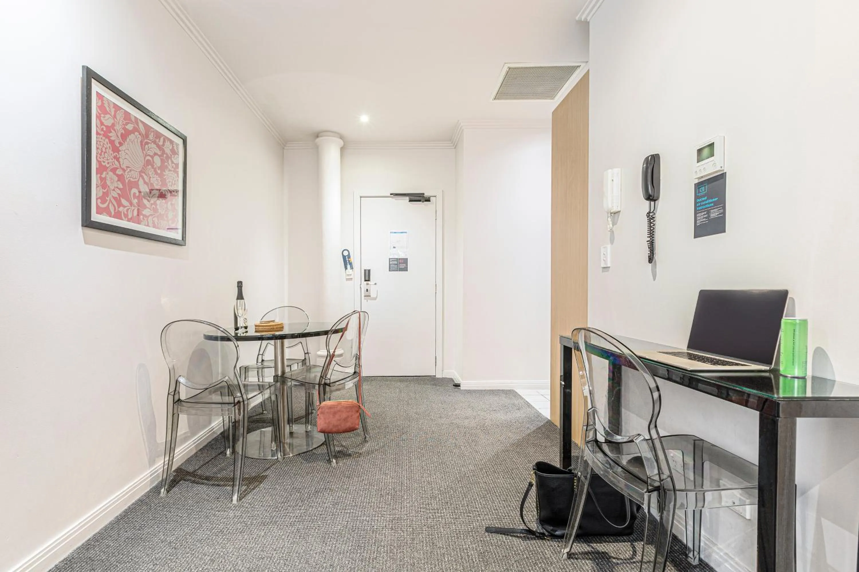 Dining area in Punthill Apartment Hotel - Flinders Lane
