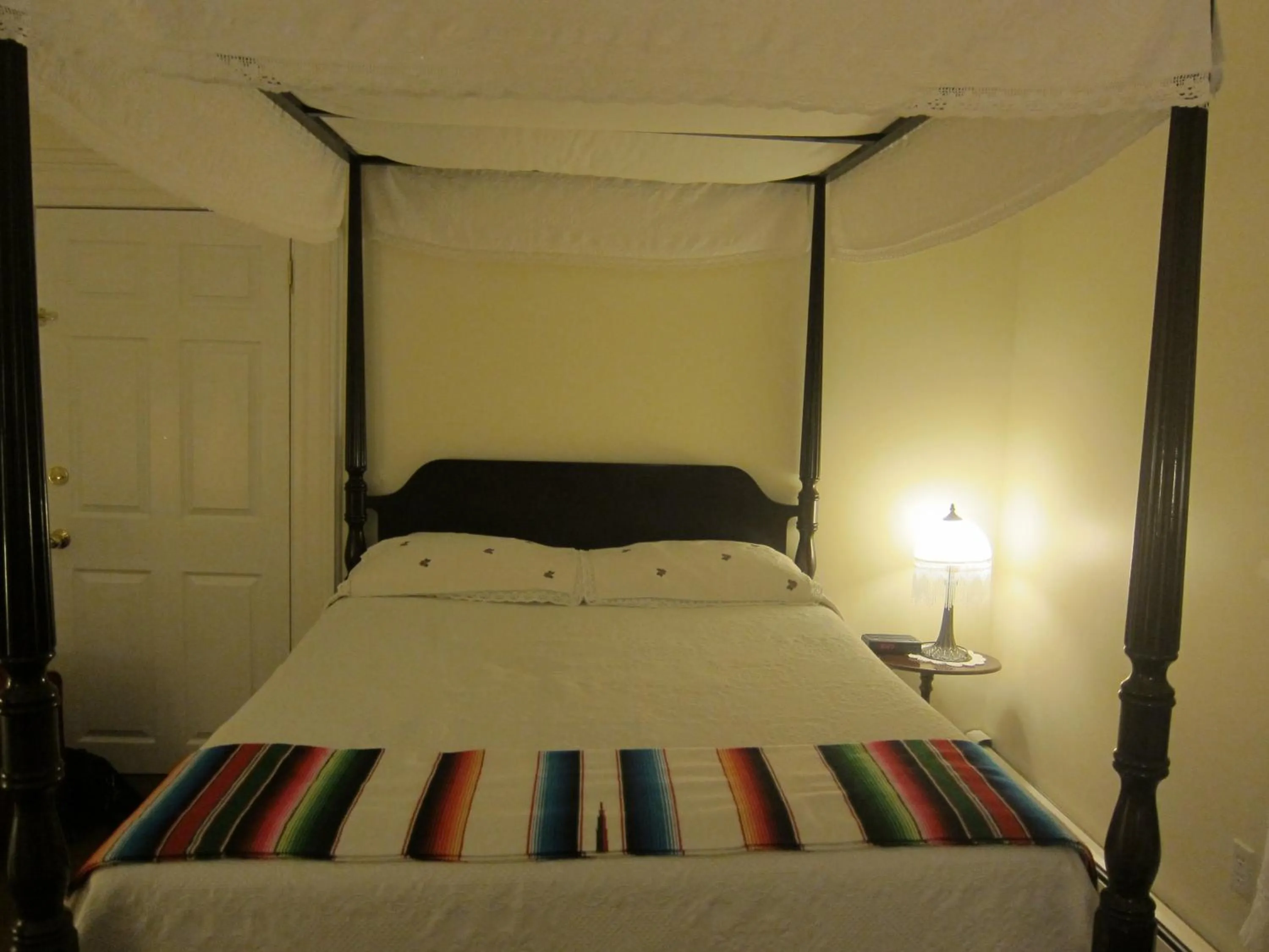 Bed in Summers Country Inn