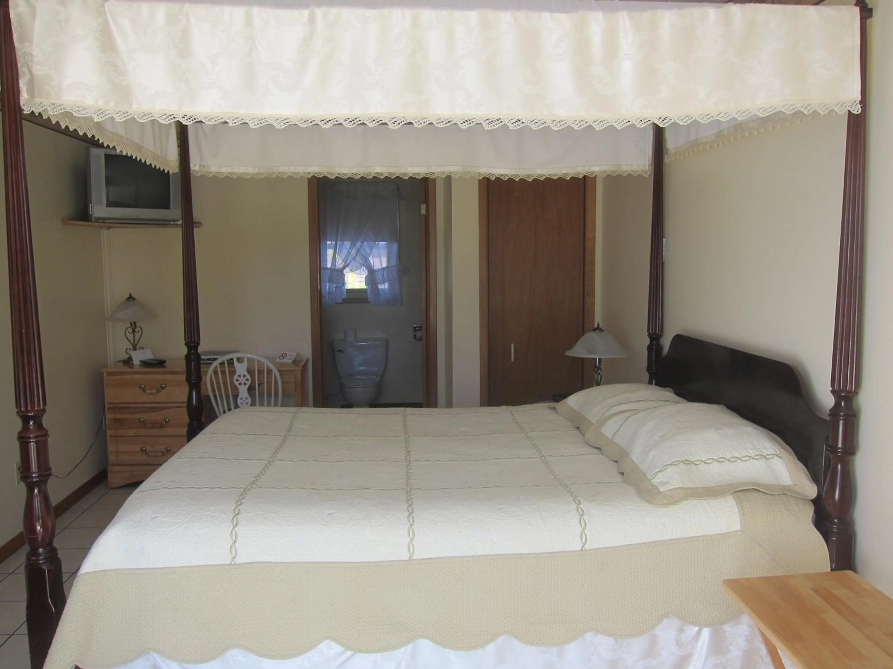 Photo of the whole room in Summers Country Inn