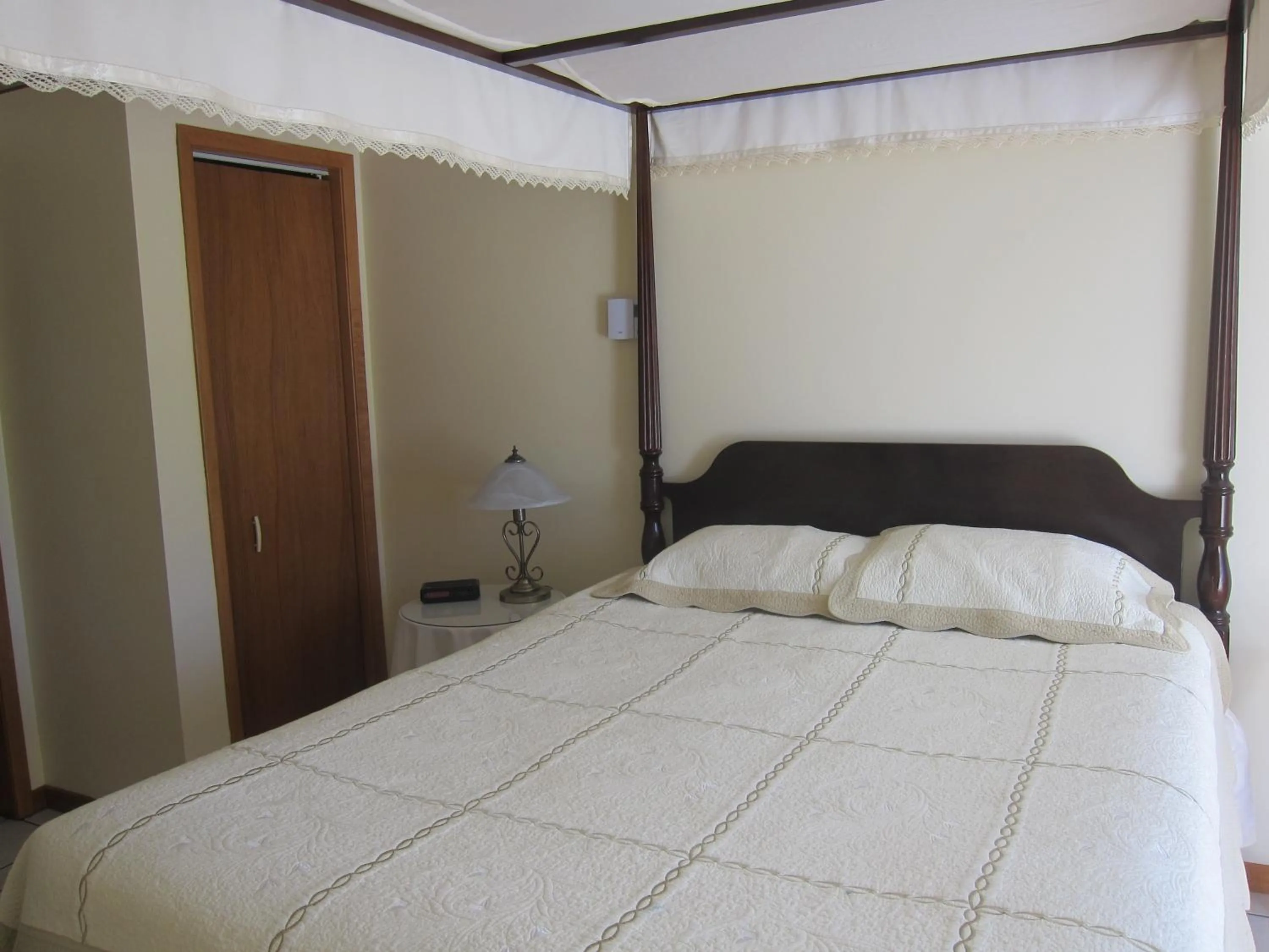 Bed in Summers Country Inn