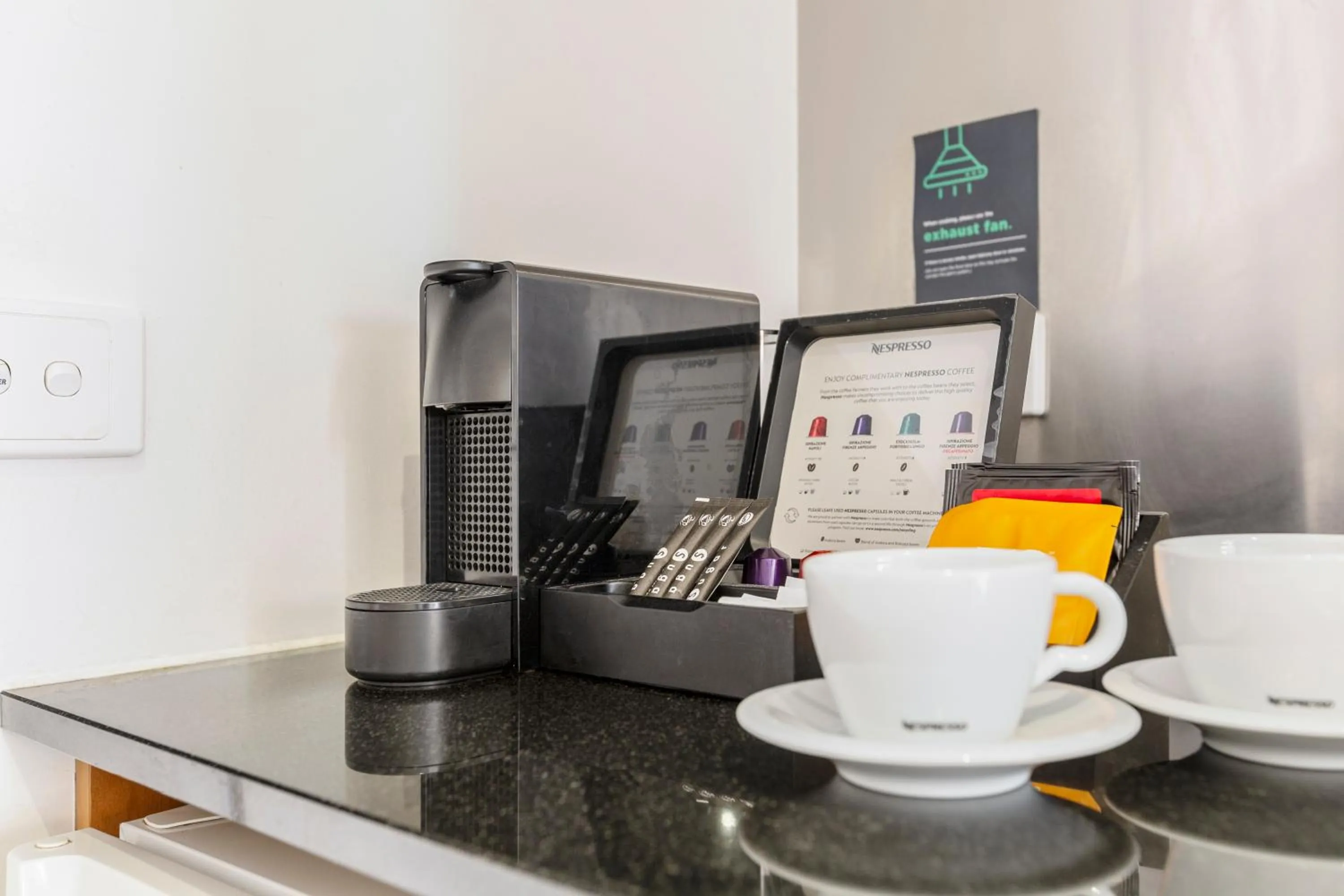 Coffee/tea facilities in Punthill Apartment Hotel - Little Bourke