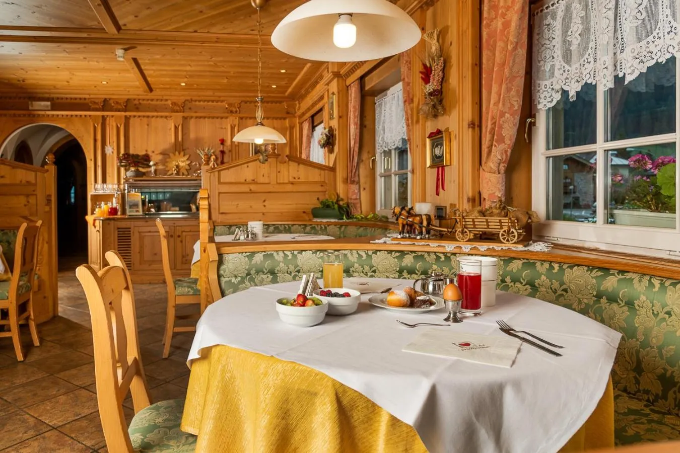 Breakfast in Hotel Garni Soreie