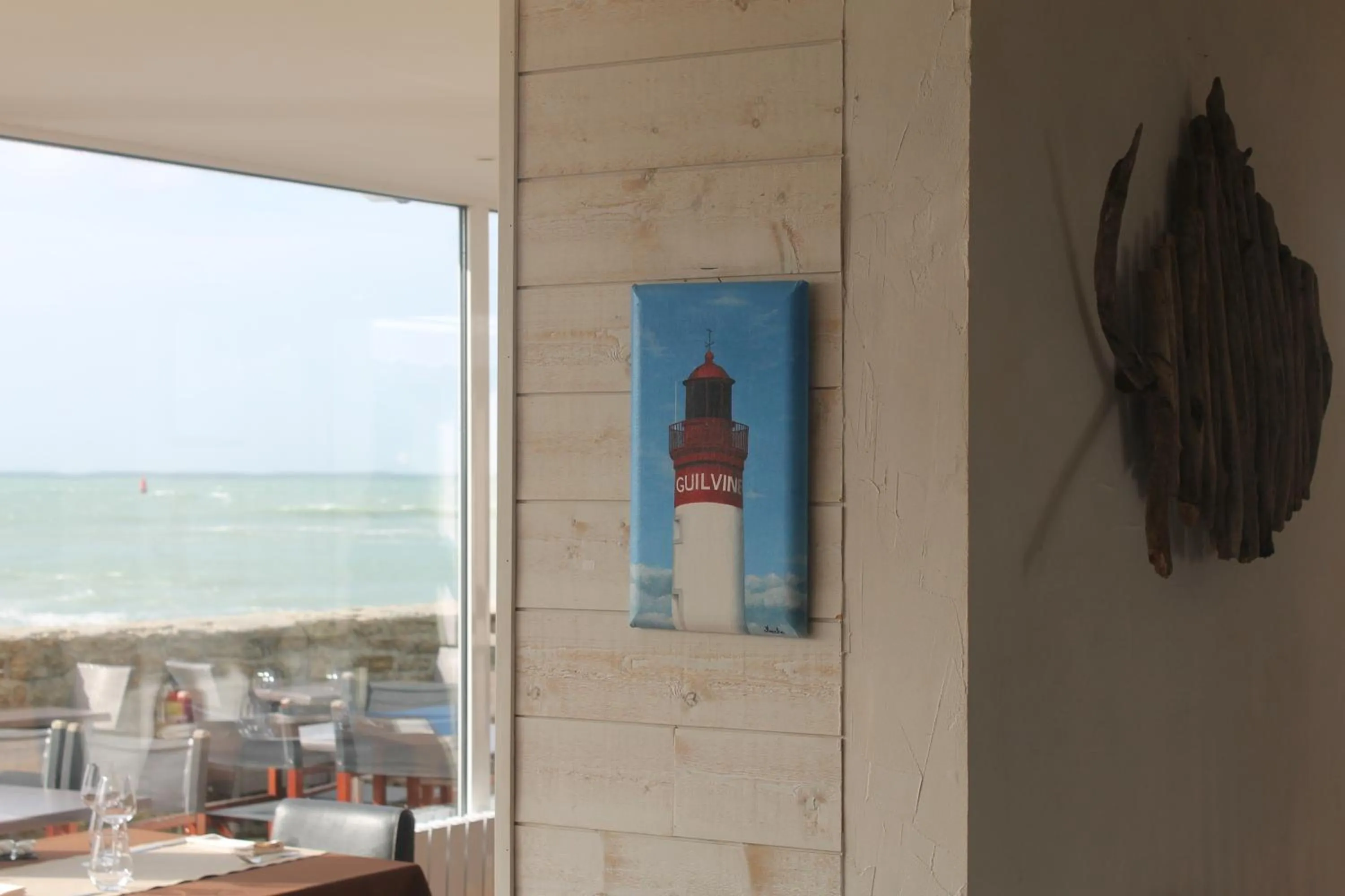 Restaurant/places to eat in Le Poisson d'Avril