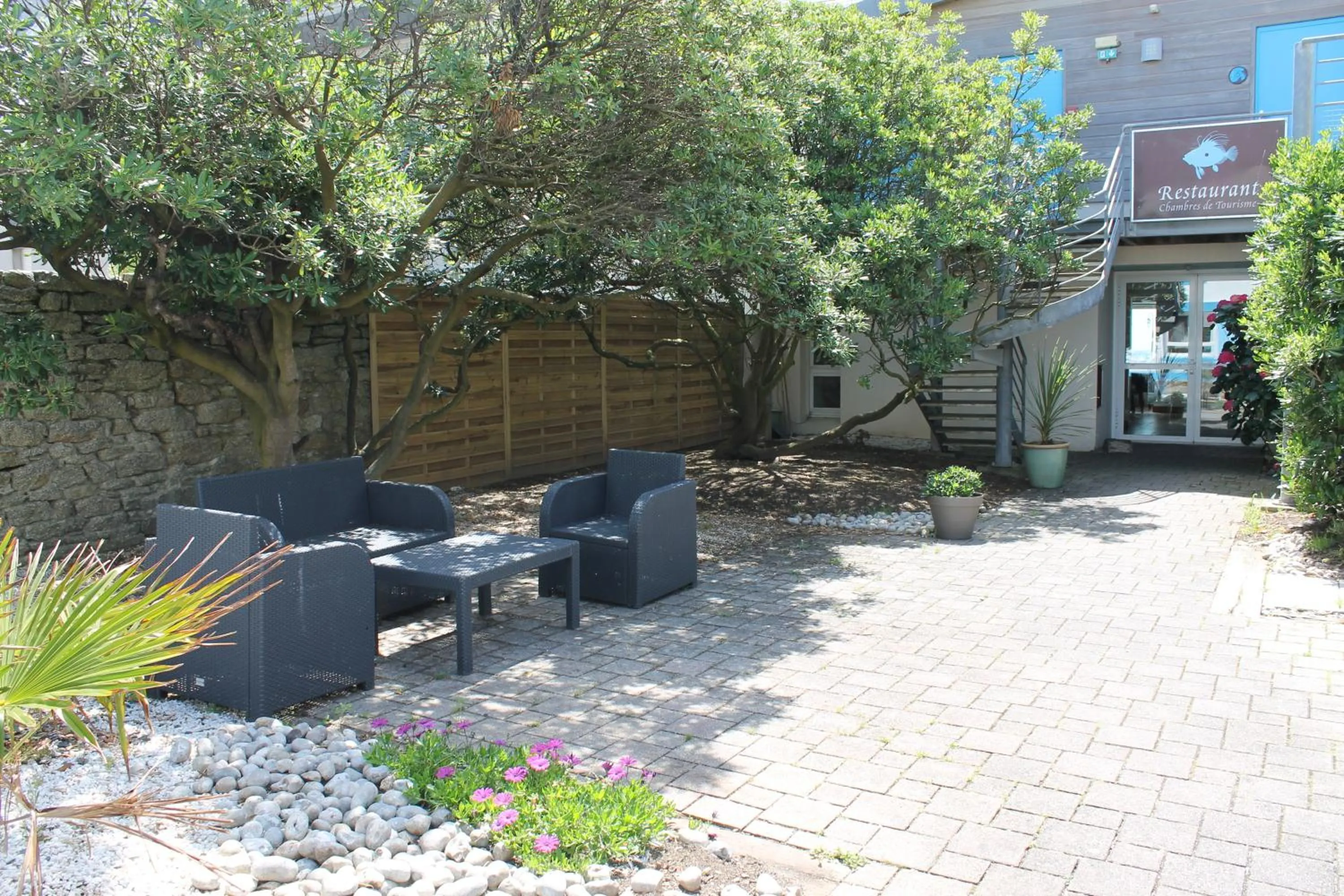 Facade/entrance in Le Poisson d'Avril