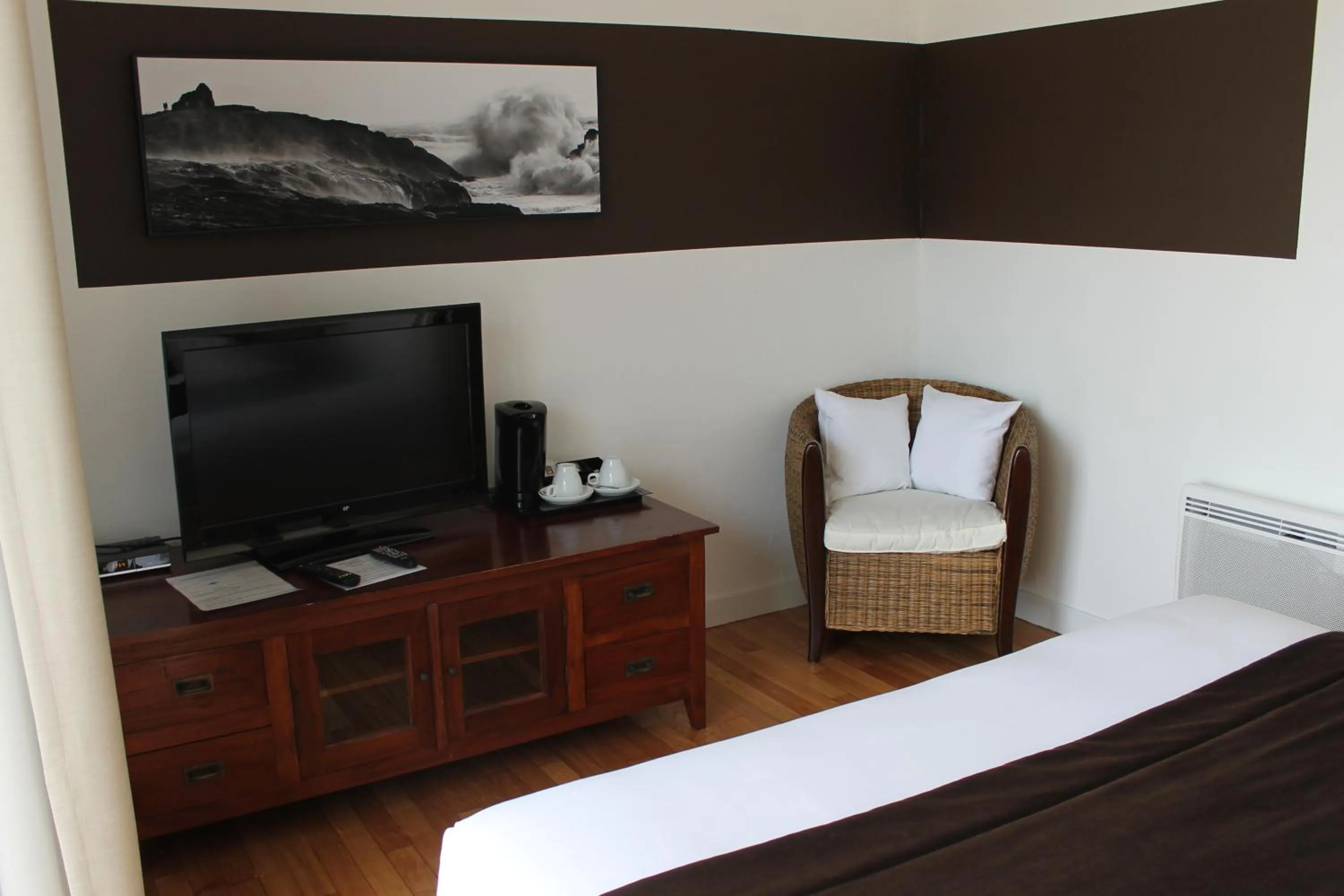 Photo of the whole room, Bed in Le Poisson d'Avril