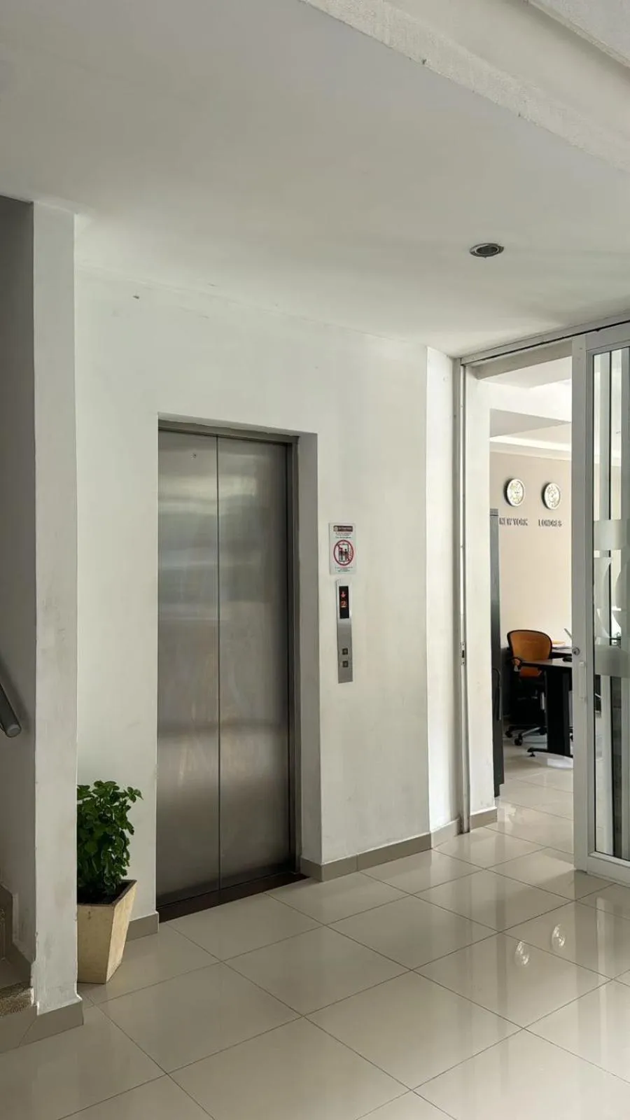 elevator in hgo hotel