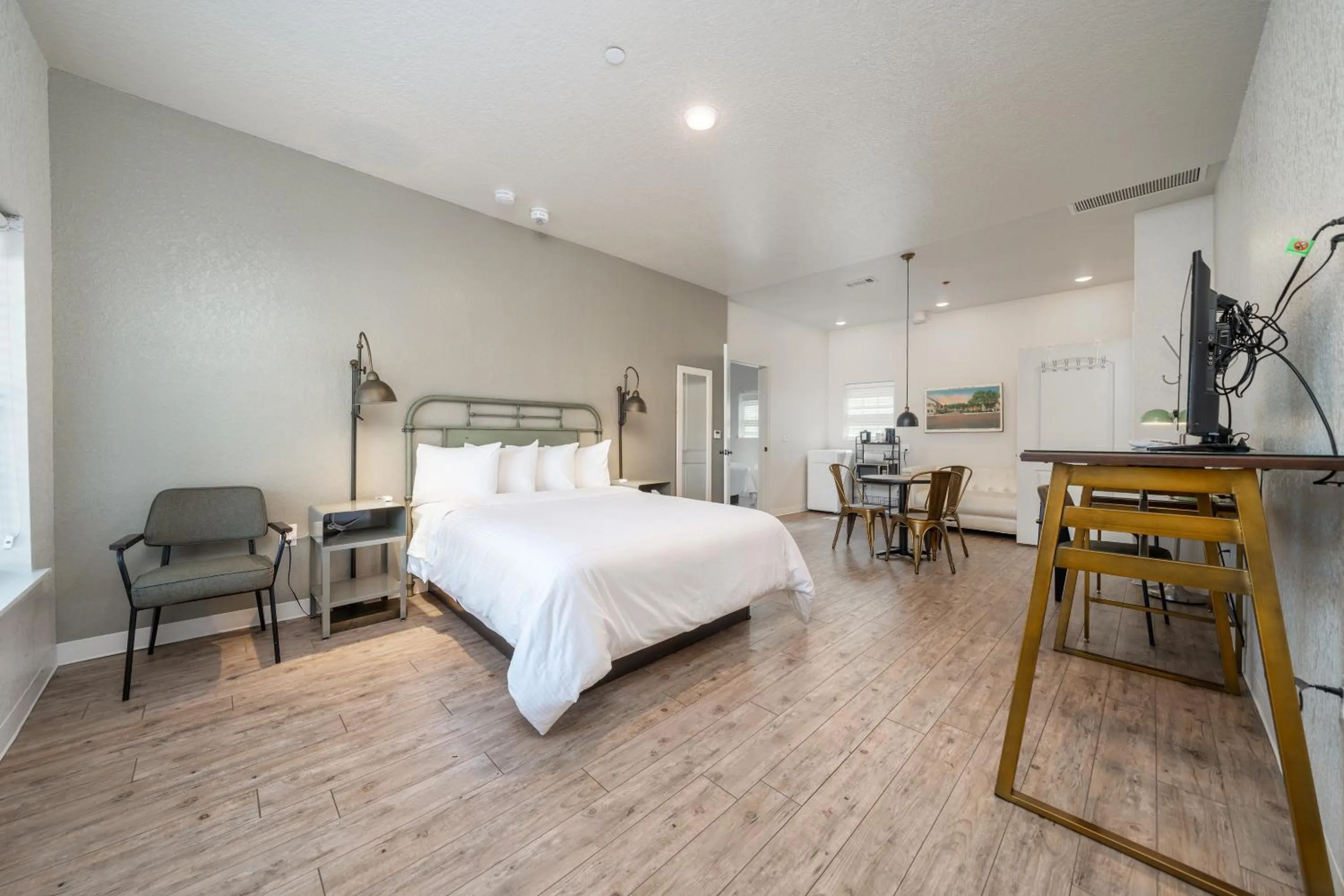 Photo of the whole room, Bed in Best Court