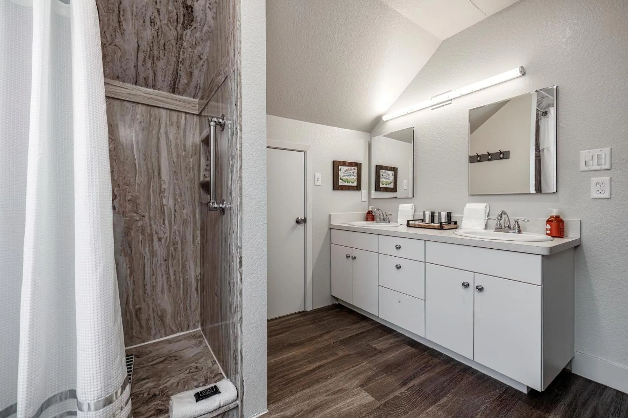 Bathroom in Best Court