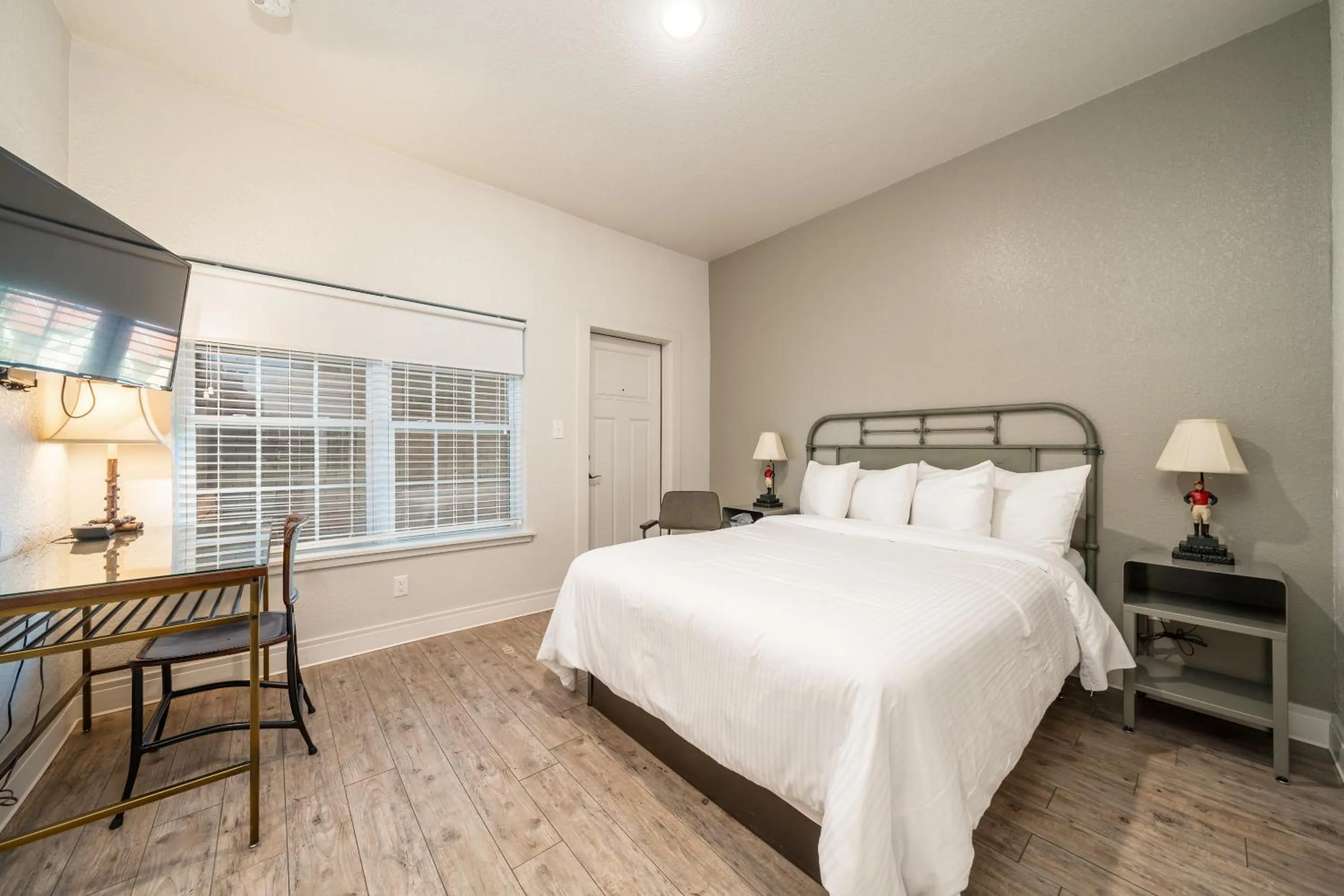 Bedroom, Bed in Best Court