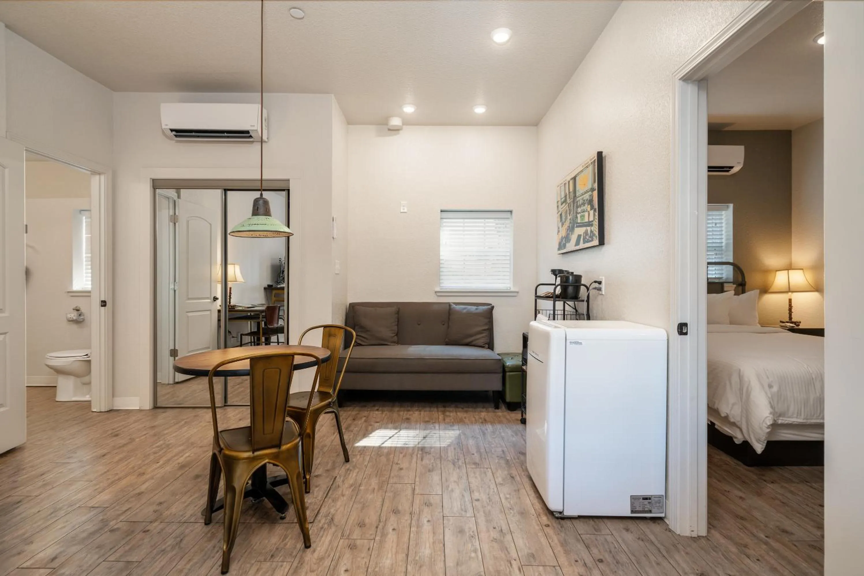 Living room, Bed in Best Court